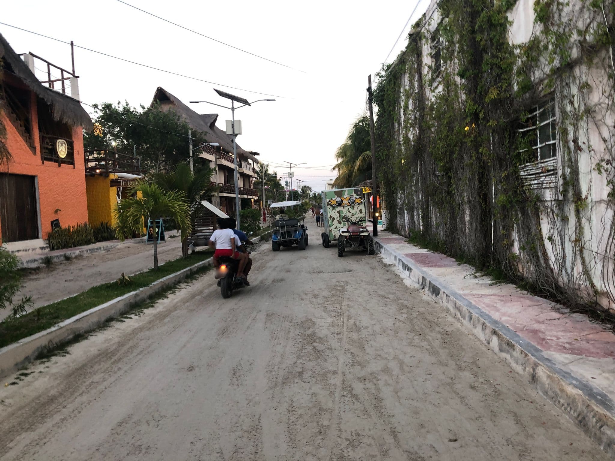 Street view near Hostal San y Mar (Mall & Rooms), Isla Holbox — © yellowracer (CC BY-SA · Mapillary)