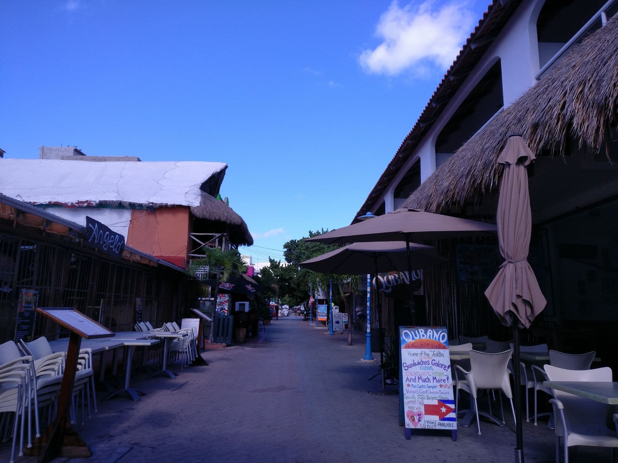 Street view near Hotel Posada San Jorge, Isla Mujeres — © valessio (CC BY-SA · Mapillary)