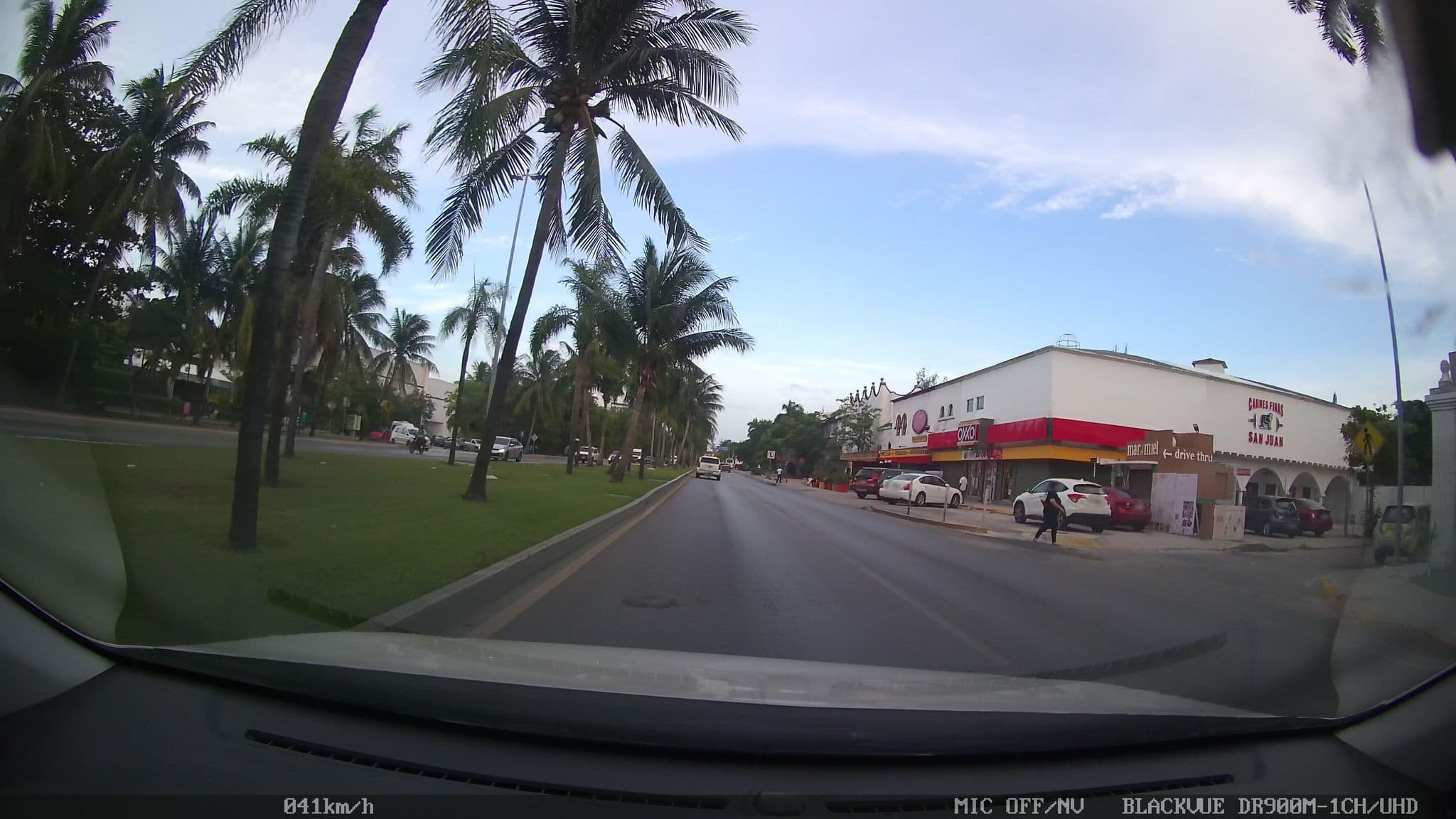 Street view near Caribbean Princess Resort Cancun, Cancún — © asturksever (CC BY-SA · Mapillary)