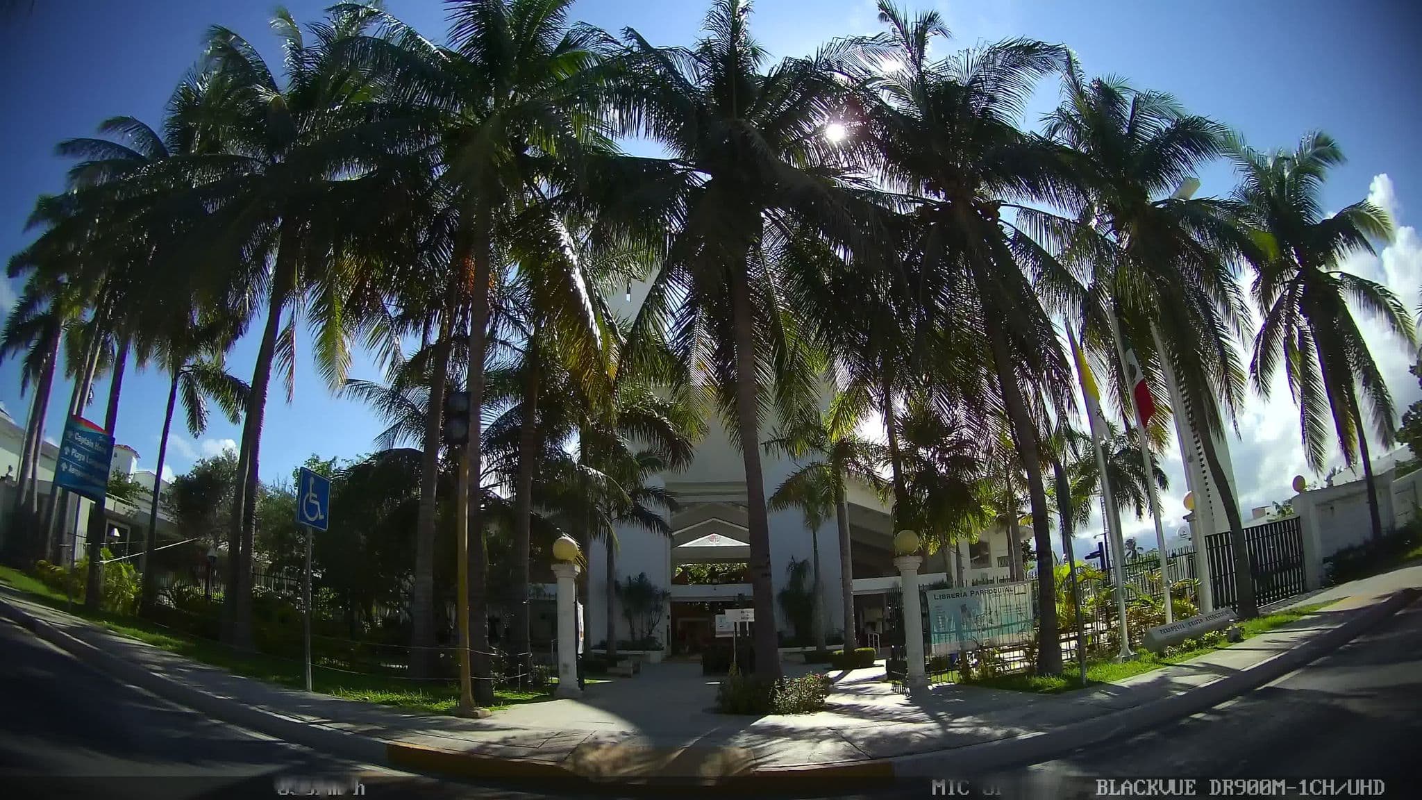 Street view near Habitacion 1005 - Calypso Hotel, Cancún — © kaart_2 (CC BY-SA · Mapillary)
