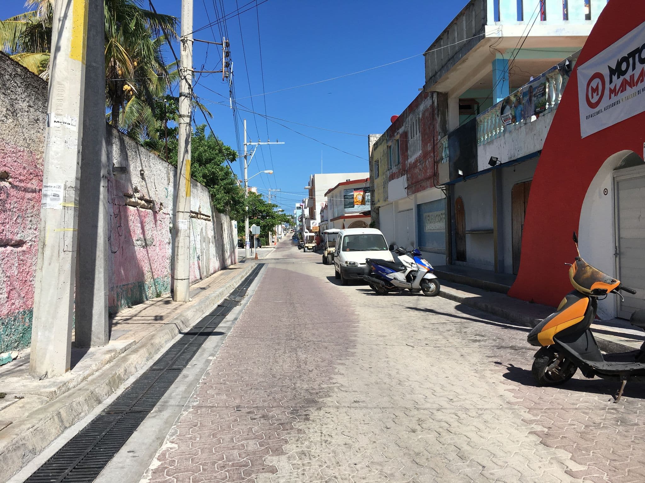 Street view near Hotel Boca Iglesia, Isla Mujeres — © ccossio (CC BY-SA · Mapillary)