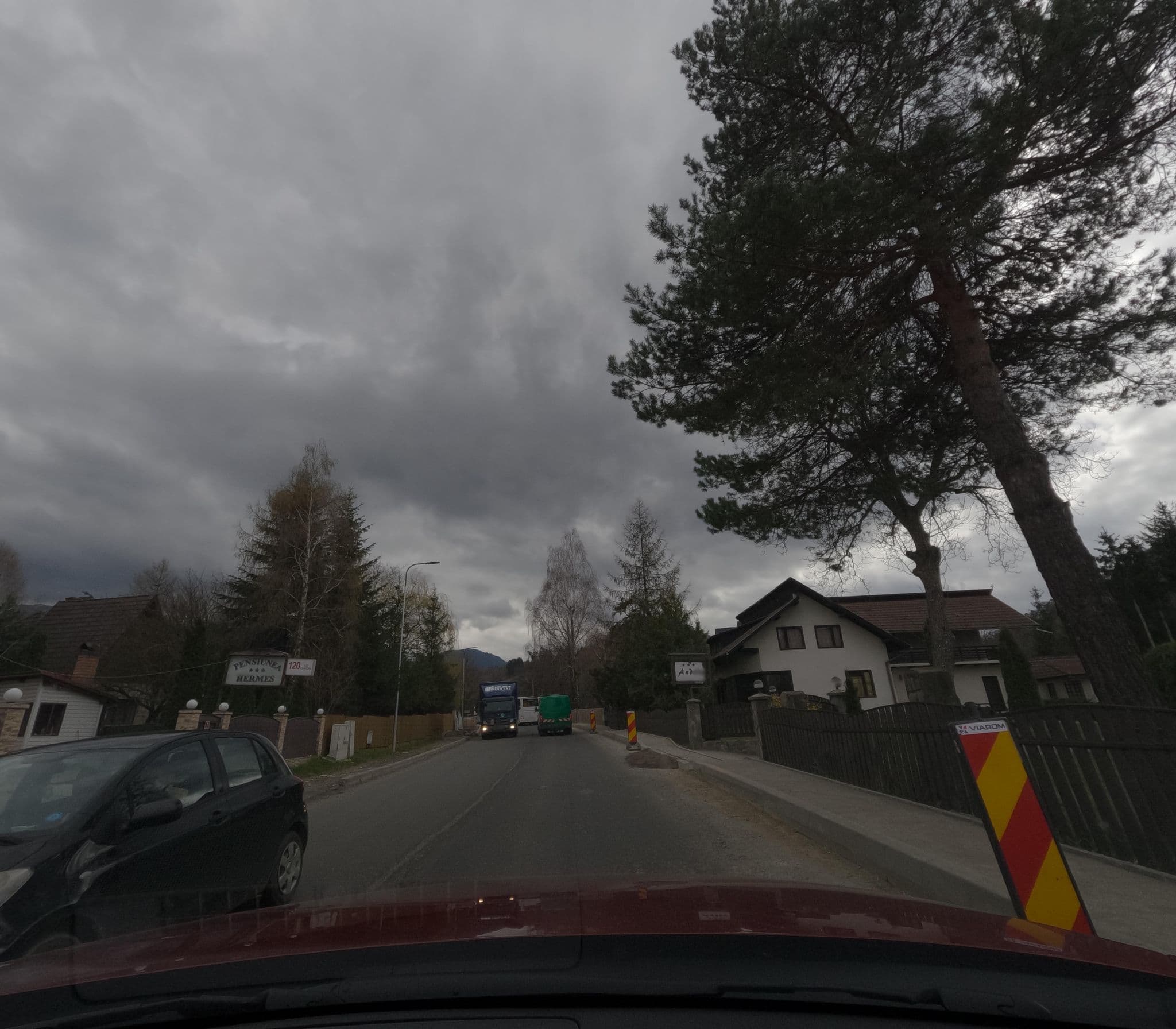 Street view near Pensiunea Hermes, Bran — © deeeznuuuts (CC BY-SA · Mapillary)