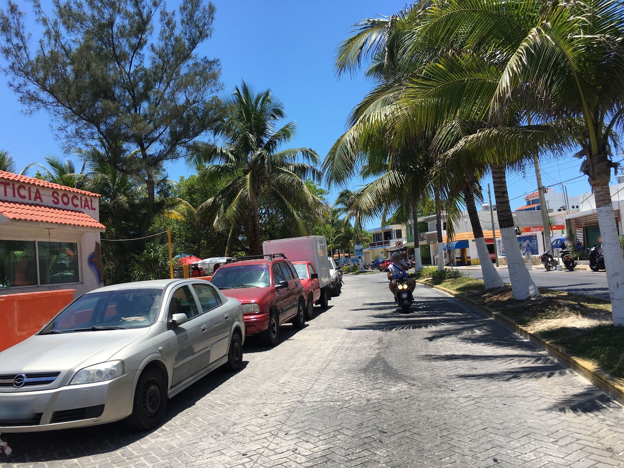 Street view near Bahia Chac Chi, Isla Mujeres — © ccossio (CC BY-SA · Mapillary)