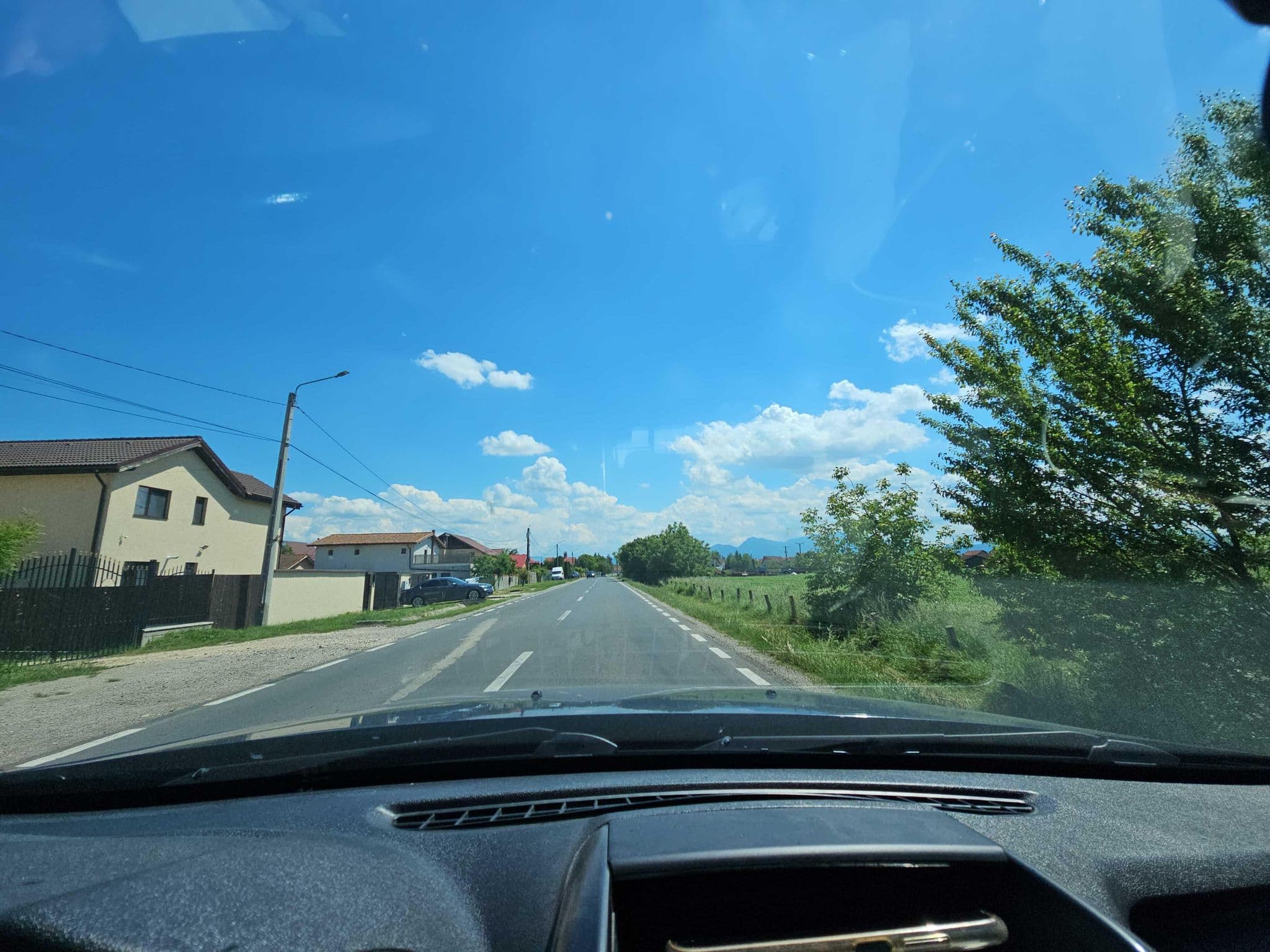 Street view near Pensiunea Acropolis, Hărman — © agamarcelnicolae (CC BY-SA · Mapillary)