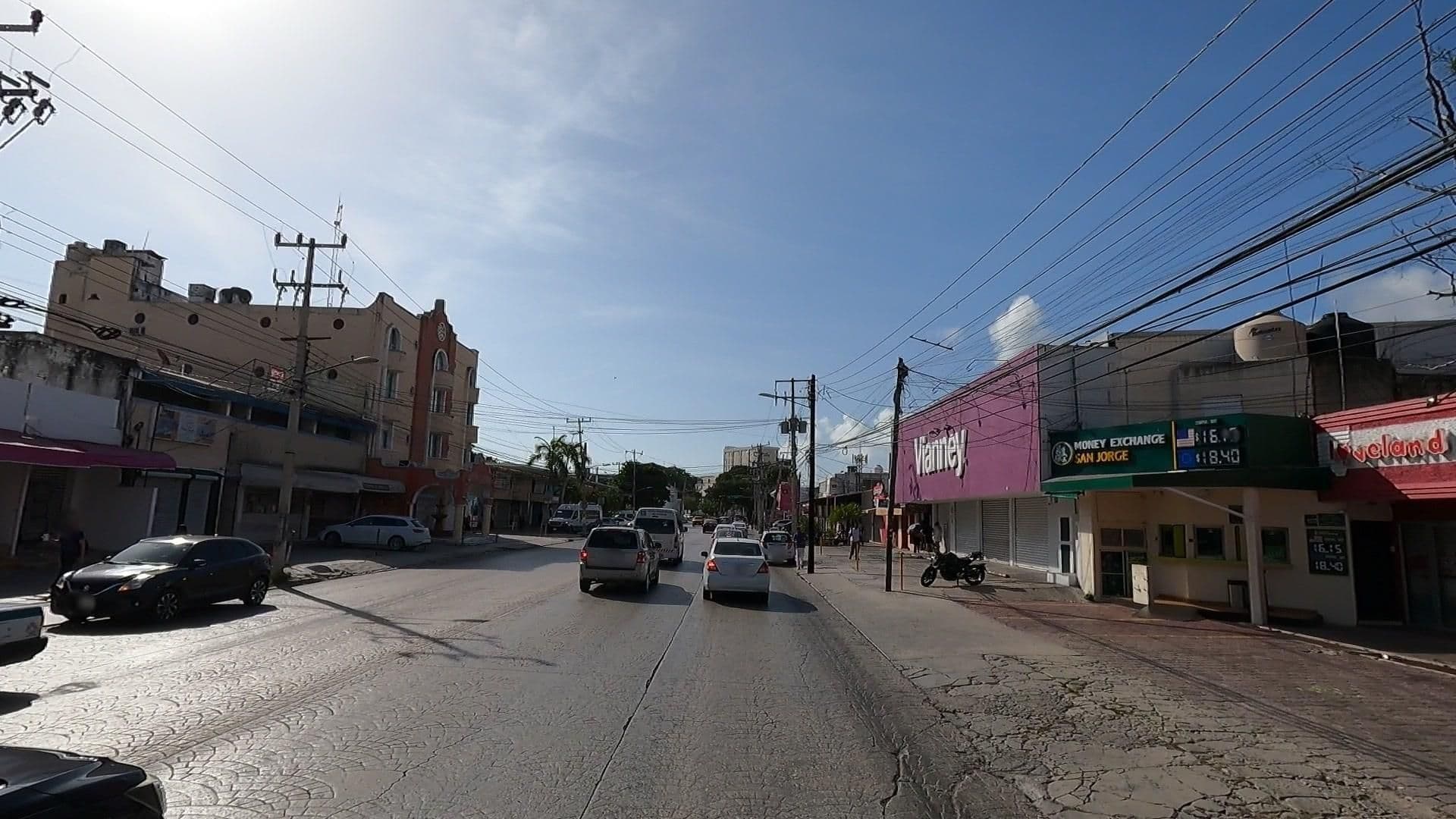 Street view near Otoch Zaazil Cancún, Cancún — © calleros (CC BY-SA · Mapillary)