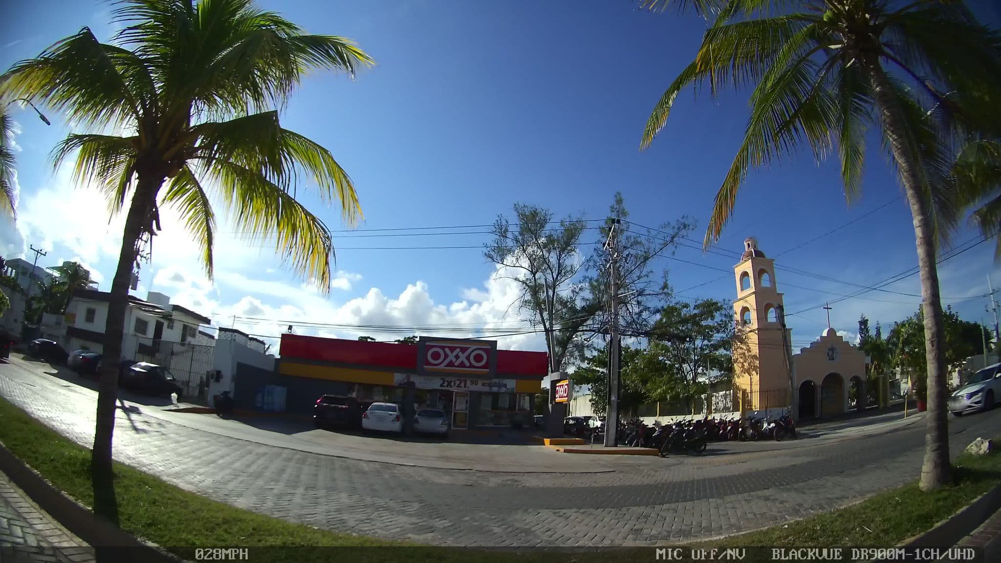 Street view near Hotel Posada San Marcos, Cancún — © kaart_2 (CC BY-SA · Mapillary)