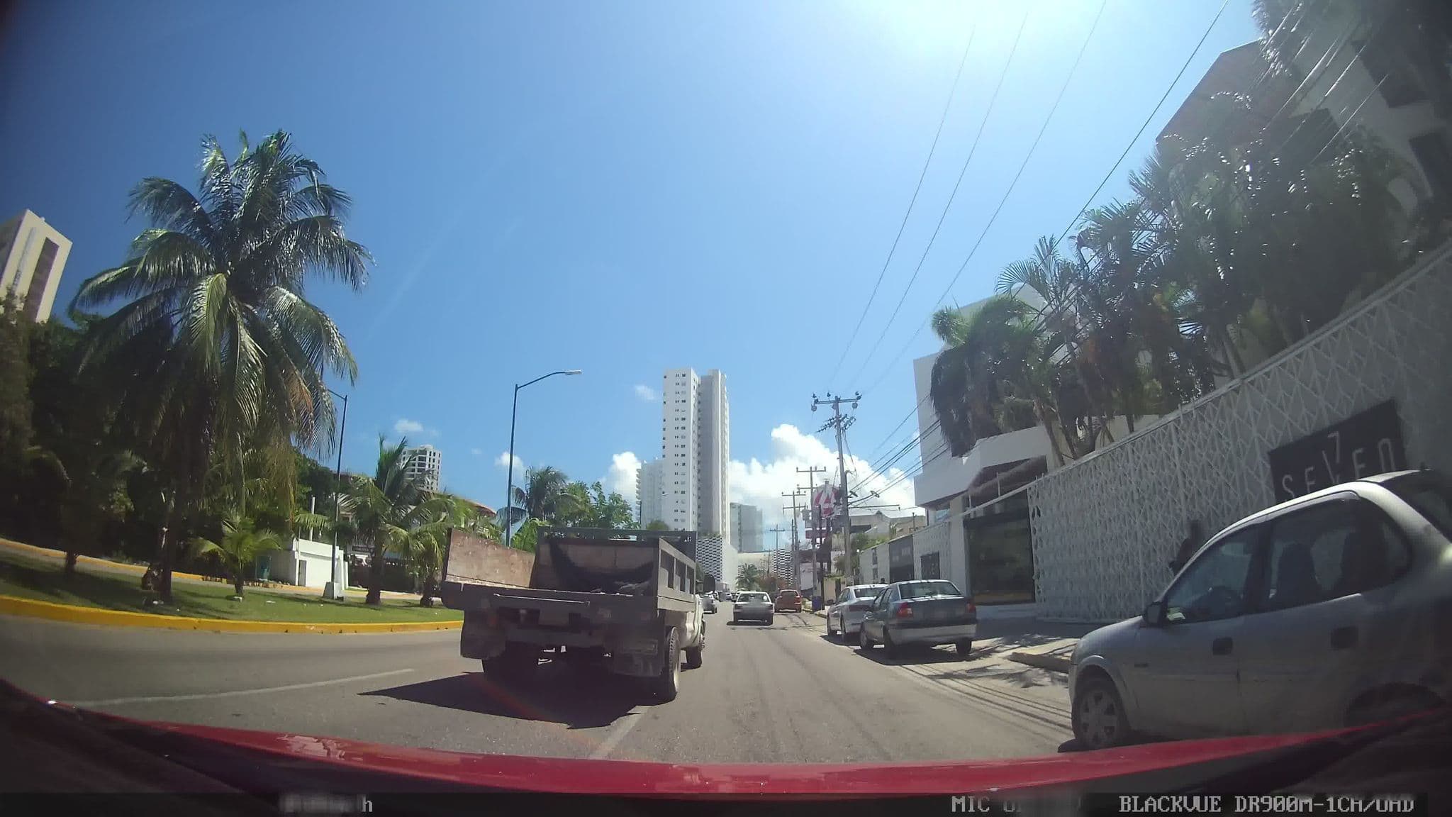 Street view near Seven Boutique Apartments, Cancún — © kaart_2 (CC BY-SA · Mapillary)