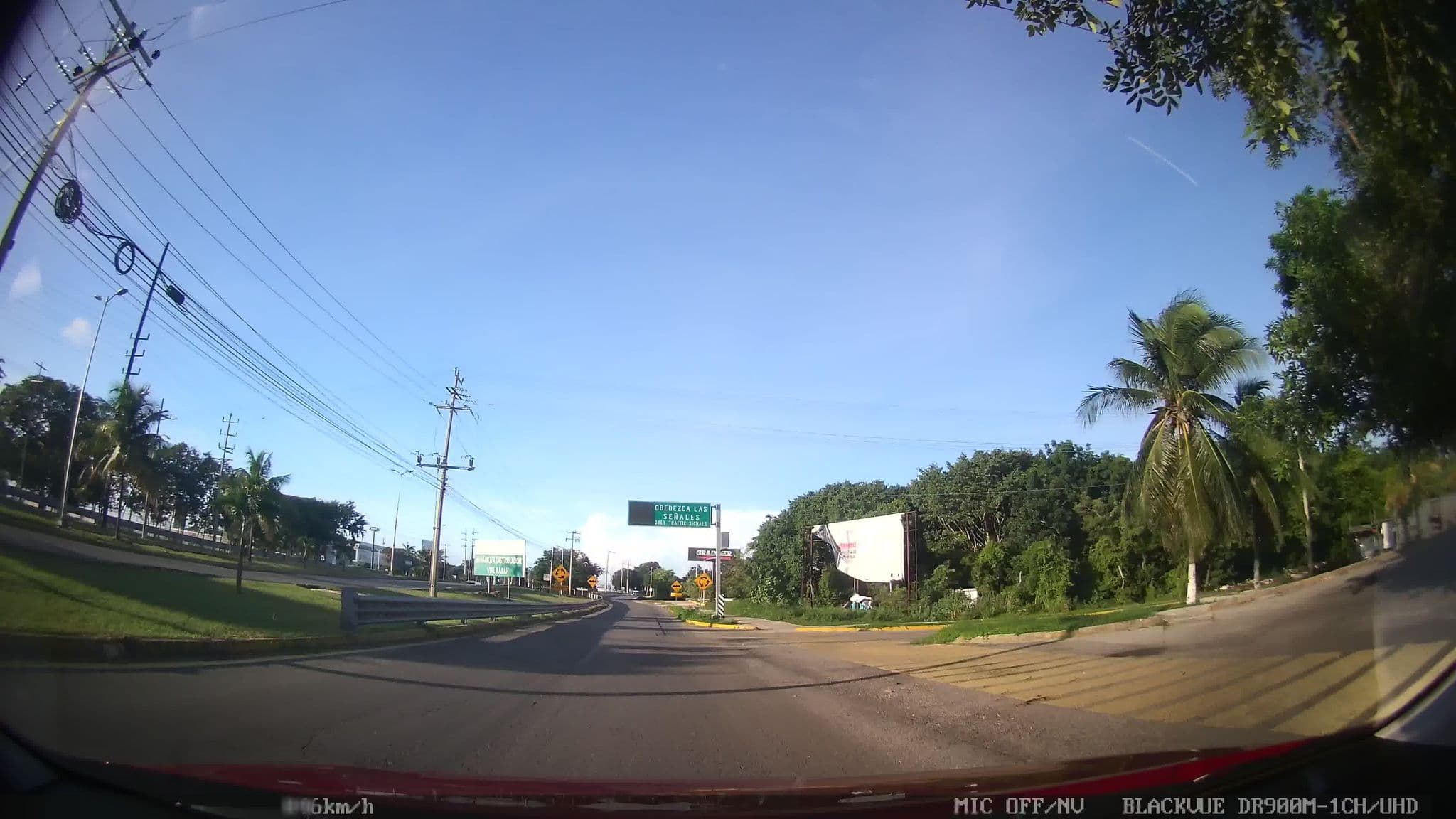 Street view near Hotel Krystal, Cancún — © kaart_2 (CC BY-SA · Mapillary)