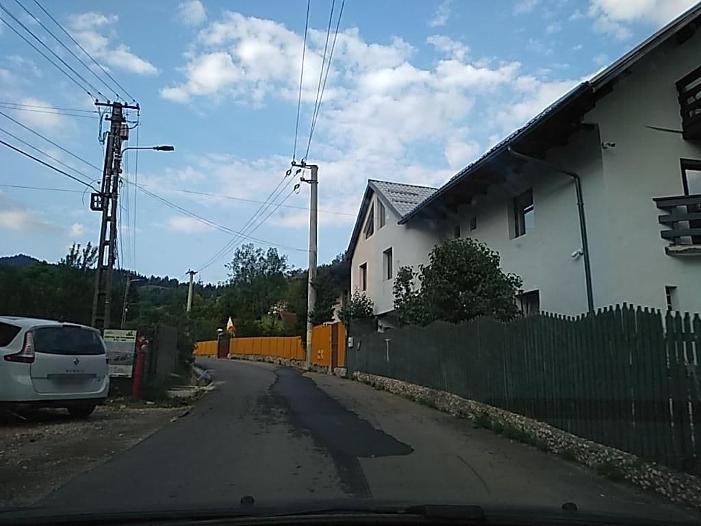 Street view near Pensiunea Anotimpuri, Șimon — © tavi (CC BY-SA · Mapillary)