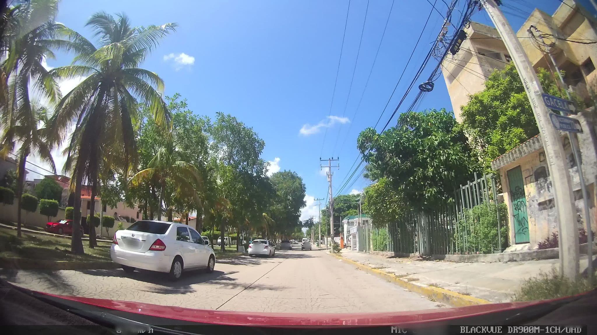 Street view near Coconut Inn, Cancún — © kaart_2 (CC BY-SA · Mapillary)