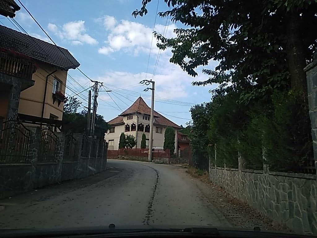 Street view near Casa Enescu, Șimon — © tavi (CC BY-SA · Mapillary)