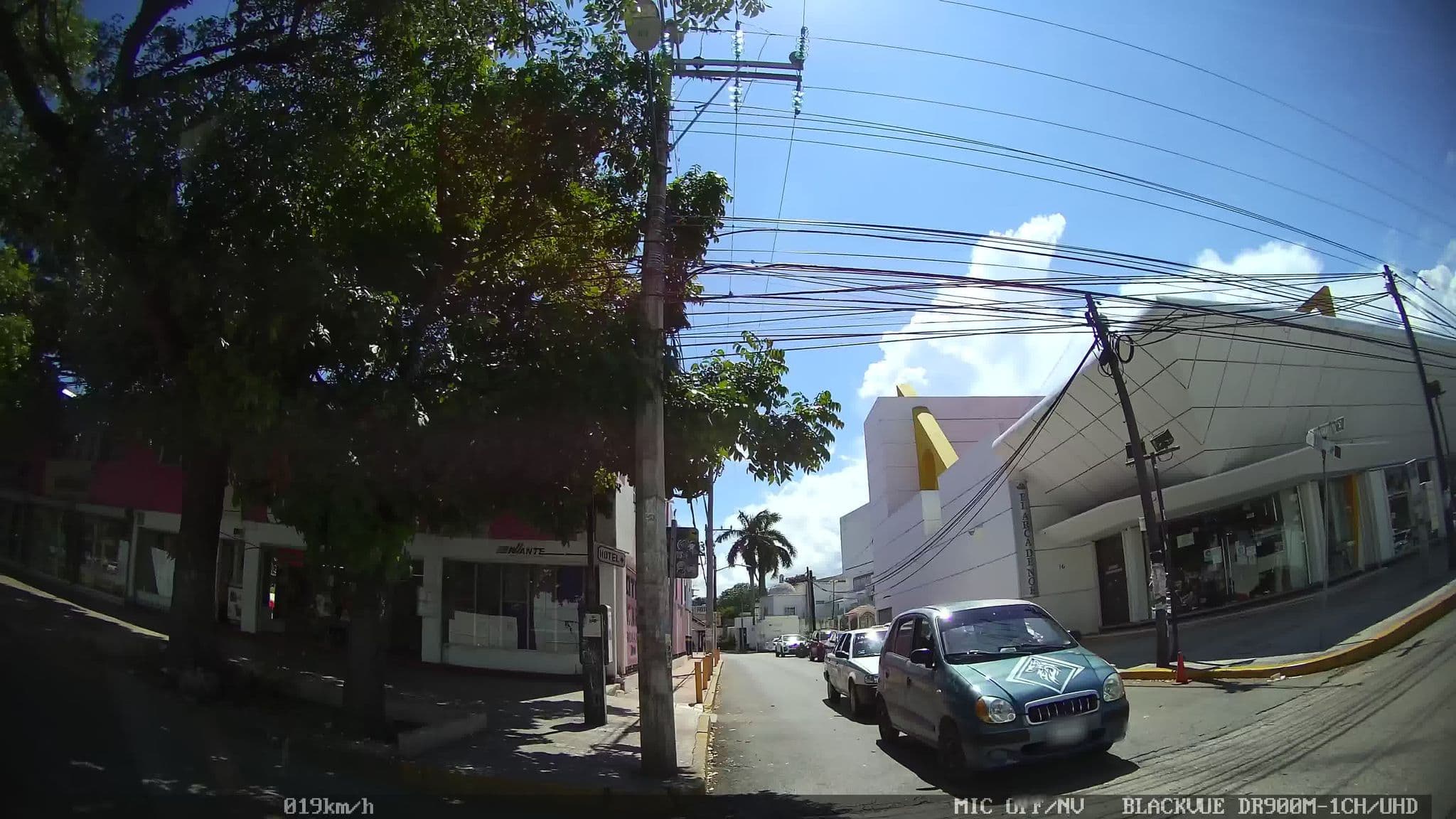 Street view near hotel Cancun Rosa, Cancún — © kaart_2 (CC BY-SA · Mapillary)