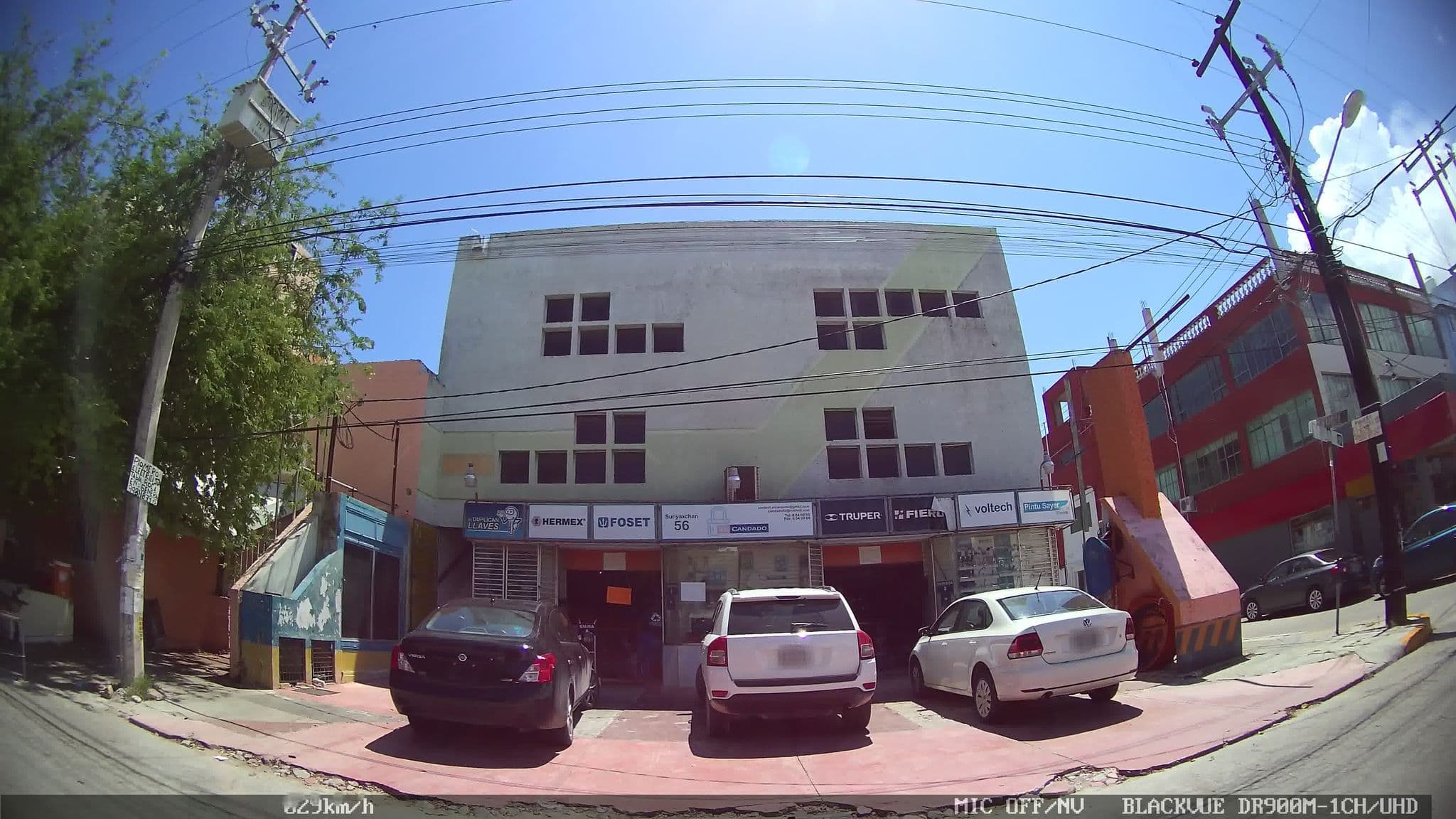 Street view near Hotel Ikaro Suites, Cancún — © kaart_2 (CC BY-SA · Mapillary)