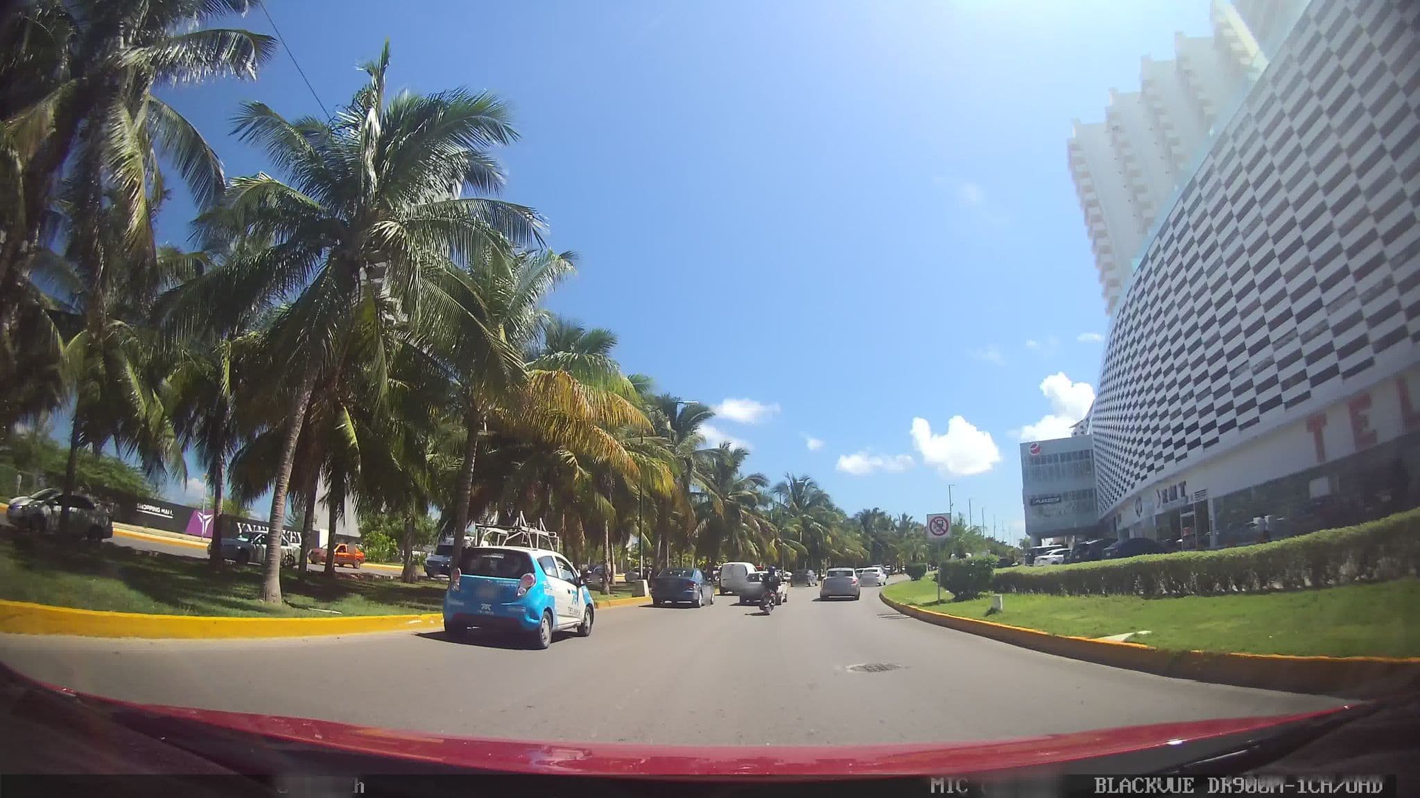 Street view near suites malecon cancun, Cancún — © kaart_2 (CC BY-SA · Mapillary)