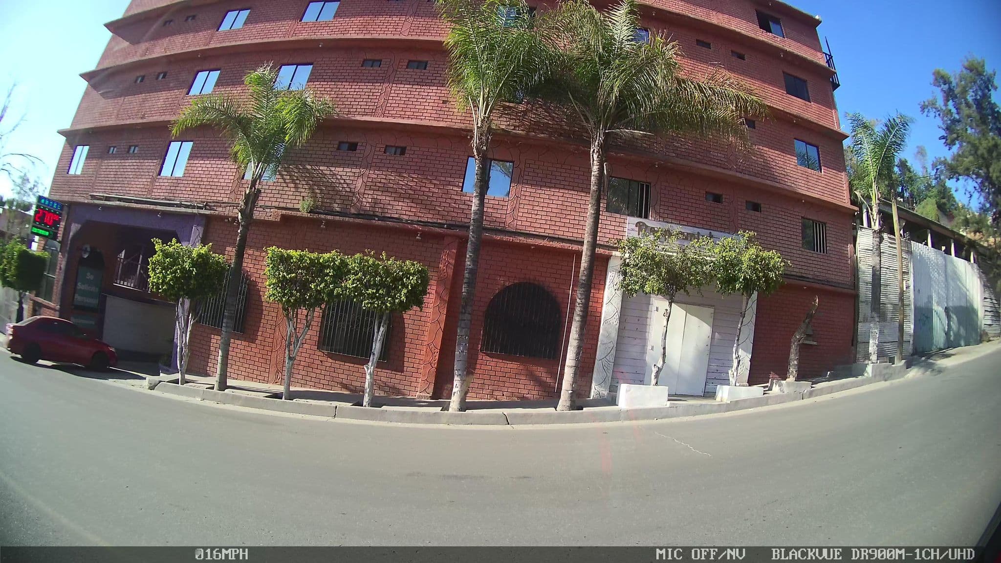 Street view near Hotel Grand Guaycura, San Luis — © kaart_3 (CC BY-SA · Mapillary)