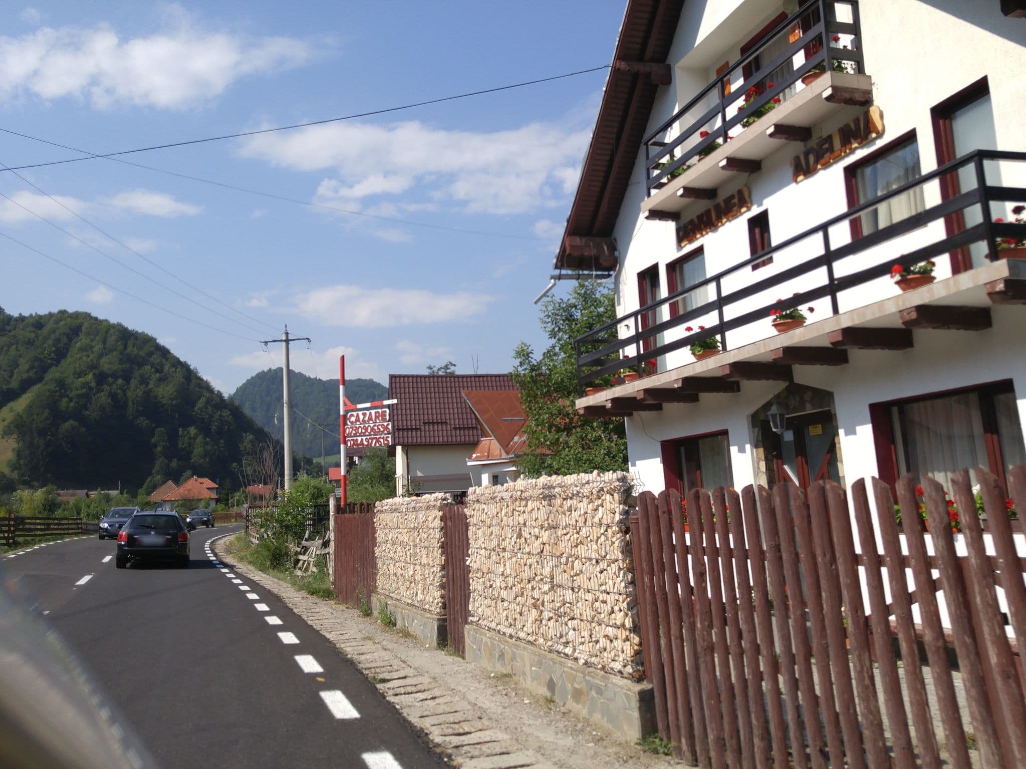 Street view near Pensiunea Adelina, Moeciu de Jos
