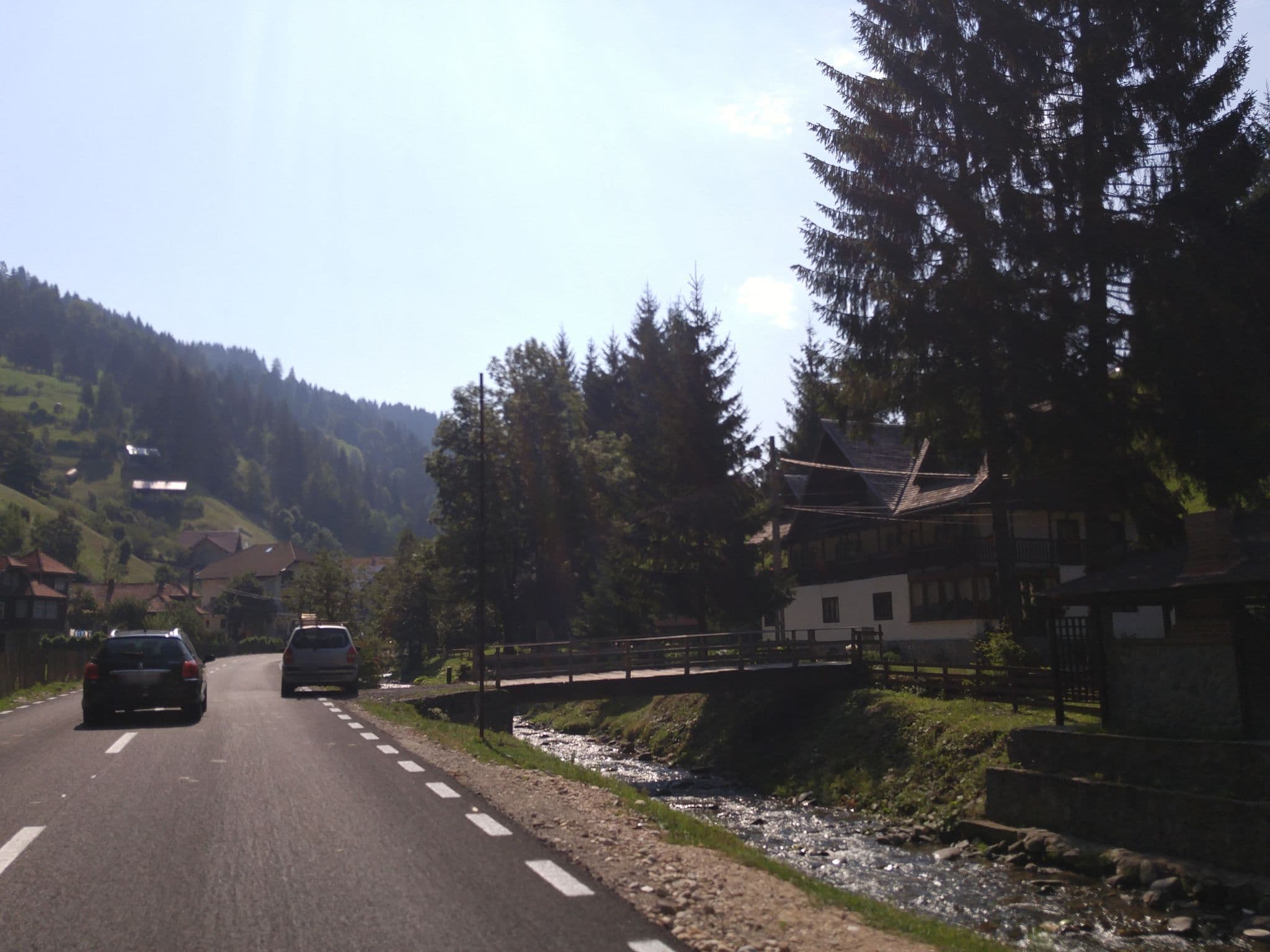 Street view near Pensiunea Raza Soarelui, Moeciu de Jos