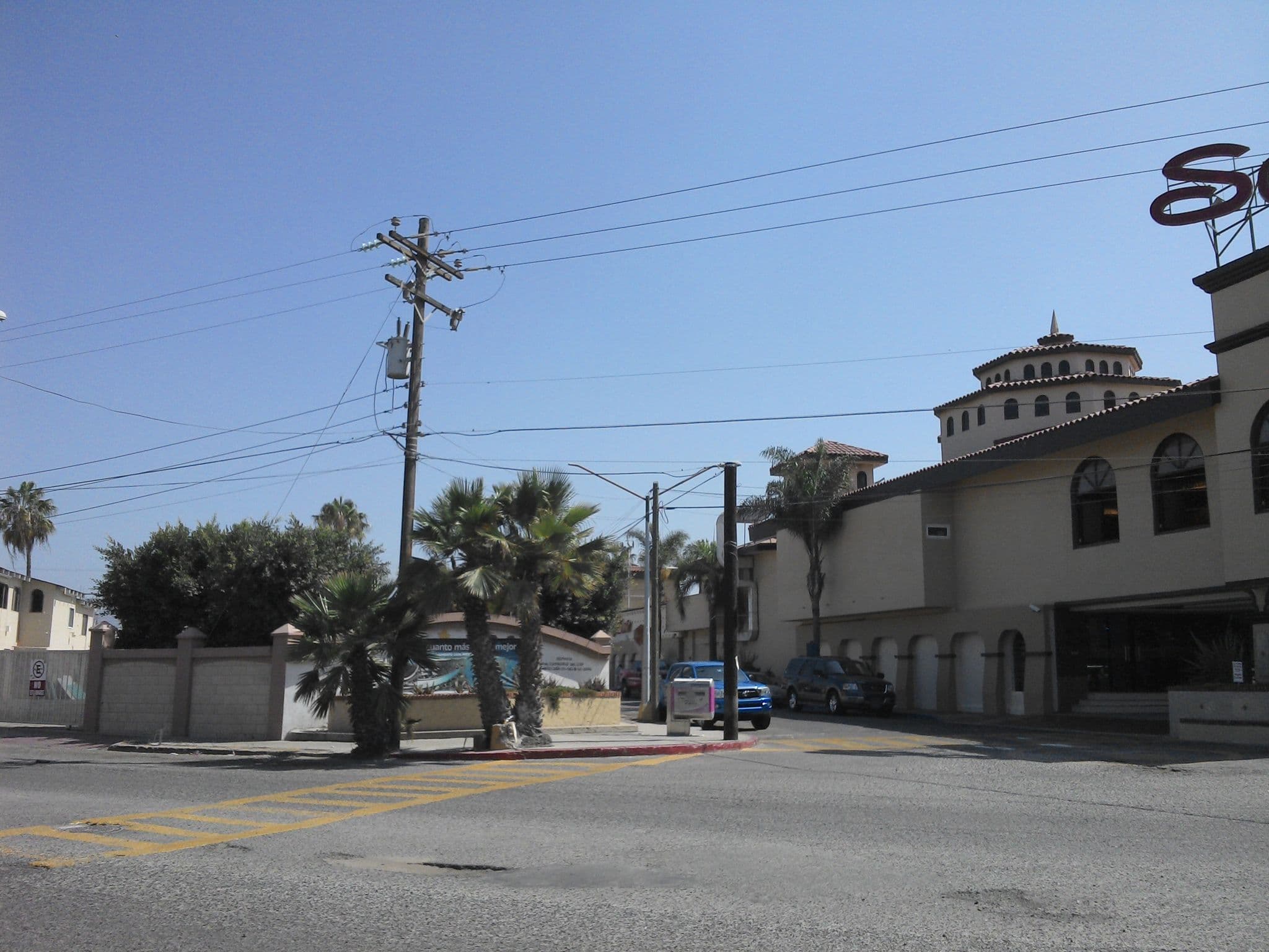 Street view near Salón de Eventos San Nicolás, Ensenada — © luzmargaritas (CC BY-SA · Mapillary)