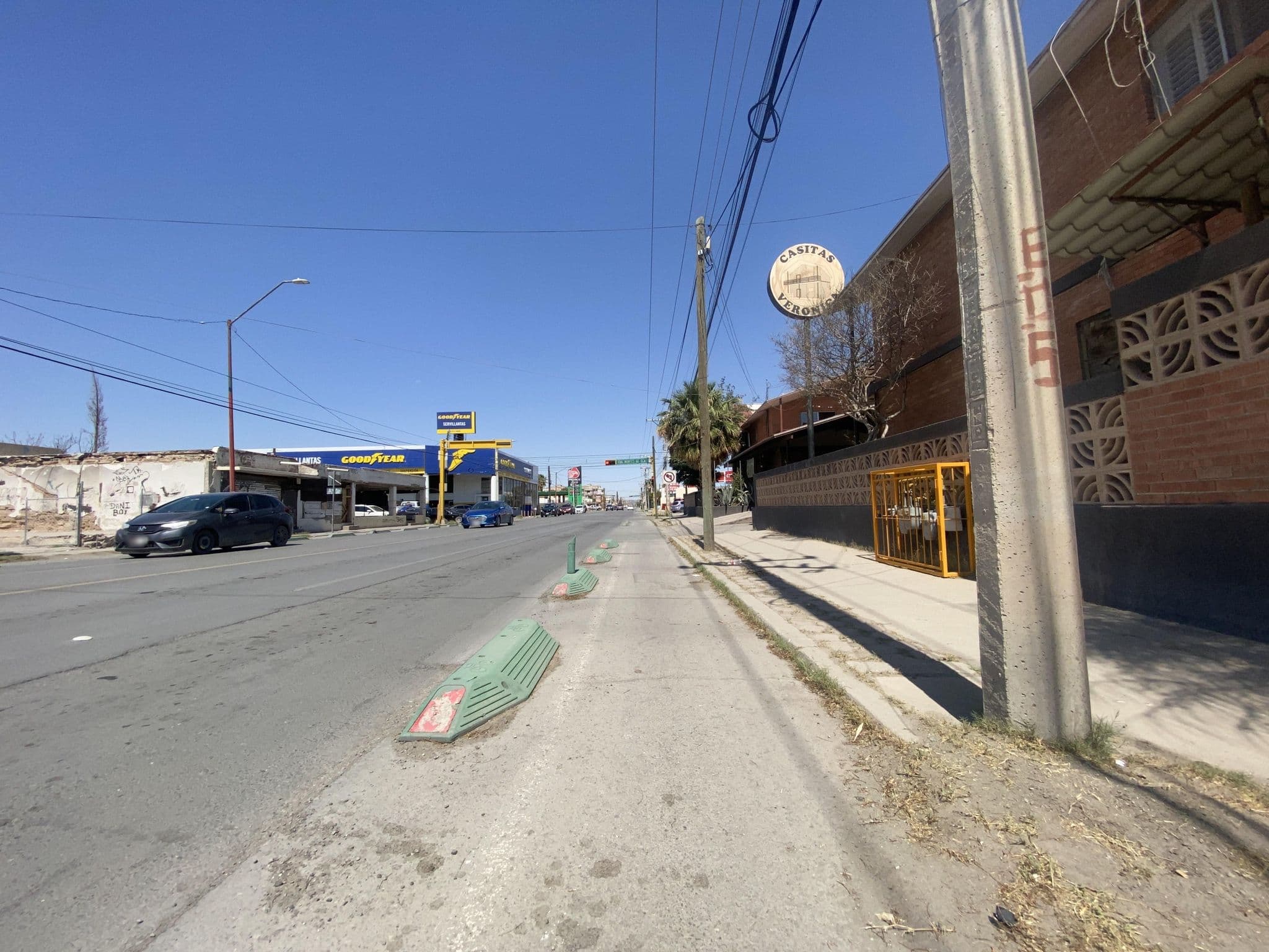 Street view near Viajes Florentina, Ciudad Juárez — © IsaacCh (CC BY-SA · Mapillary)