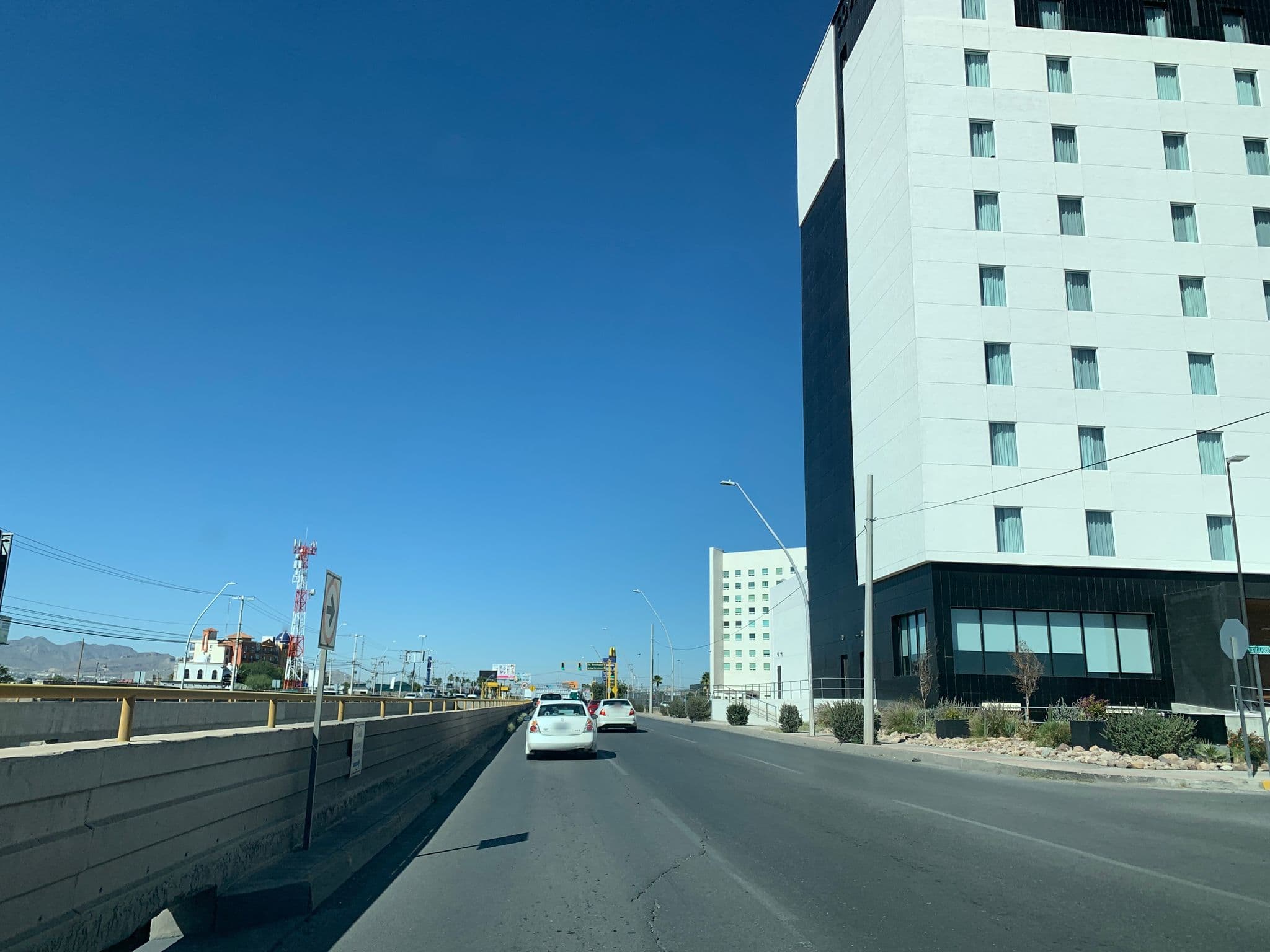 Street view near Courtyard By Marriott Ciudad Juarez Consulado, Ciudad Juárez — © tibuix (CC BY-SA · Mapillary)