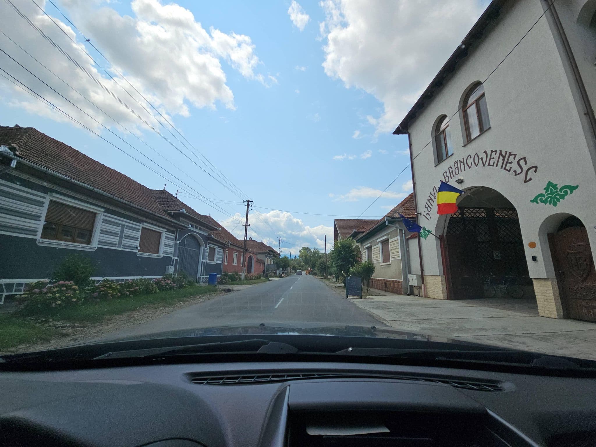 Street view near Hanul Brancovenesc, Voila — © agamarcelnicolae (CC BY-SA · Mapillary)