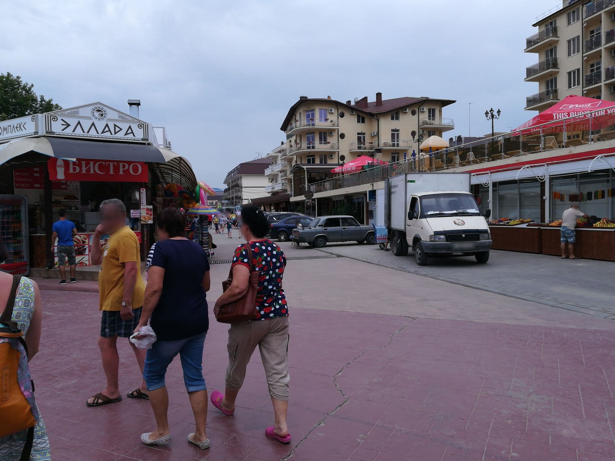 Street view near Гостиничный Комплекс "Эмеральд", Vityazevo — © juliashchelukhova (CC BY-SA · Mapillary)