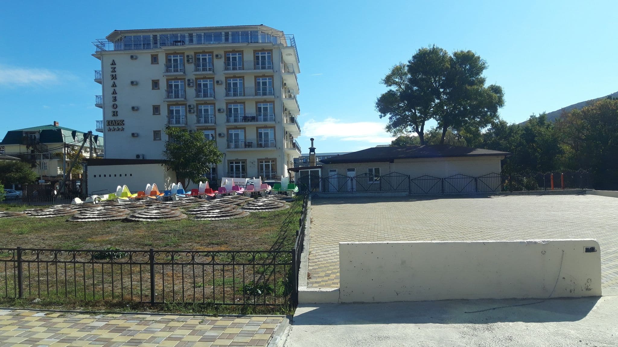 Street view near Ахиллеон Парк, Kabardinka — © wowik (CC BY-SA · Mapillary)