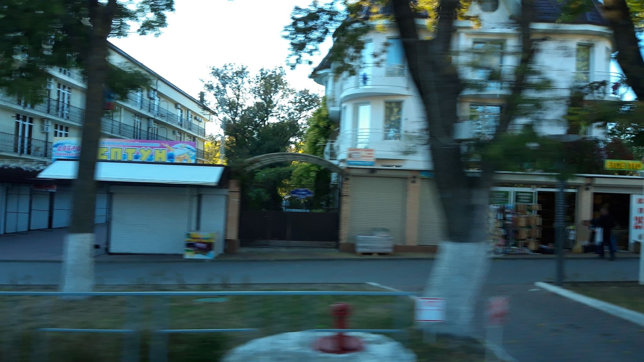 Street view near Гостиница ЛеМан, Kabardinka — © wowik (CC BY-SA · Mapillary)