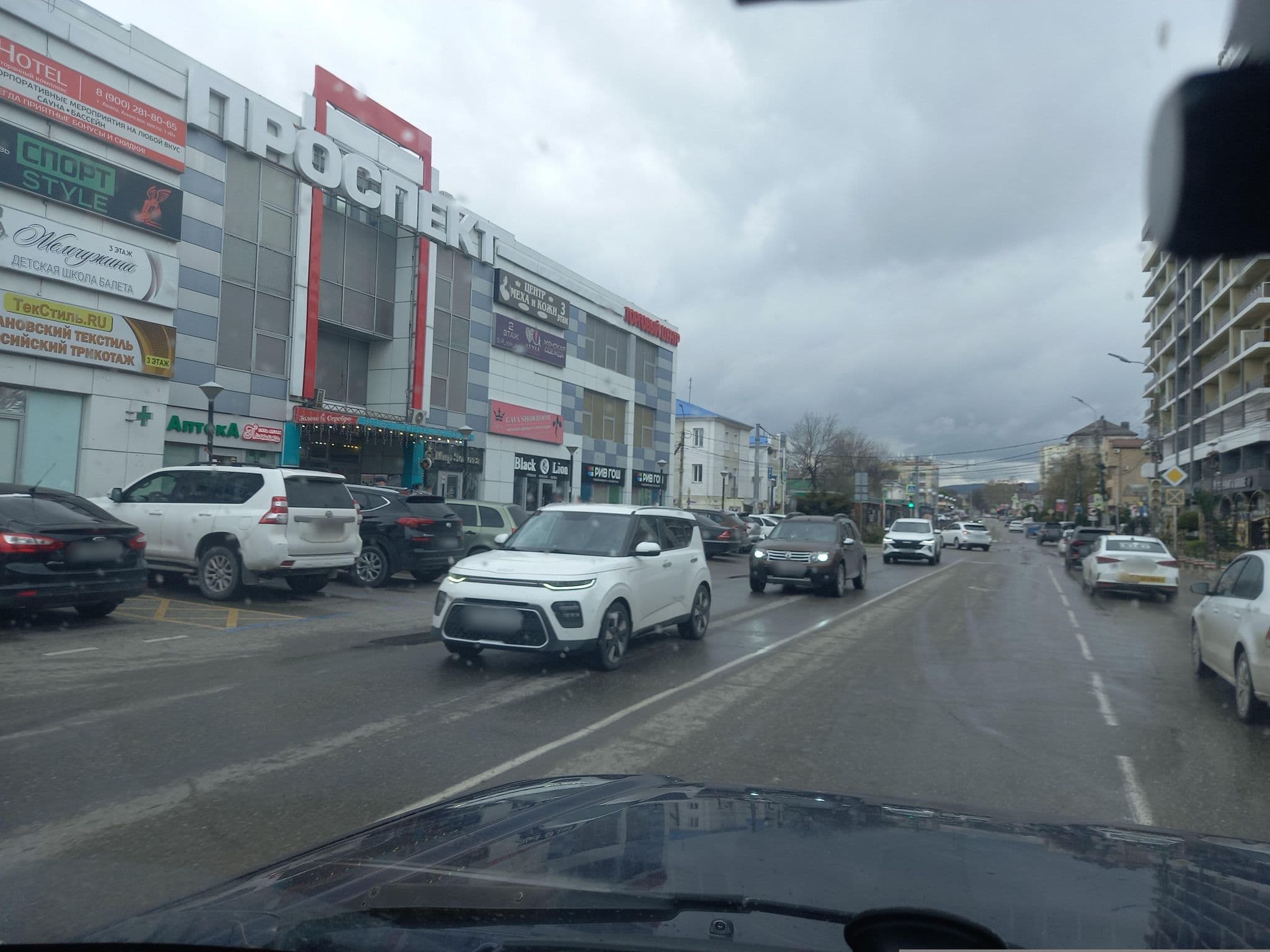 Street view near плаза, Anapa — © azimuth (CC BY-SA · Mapillary)