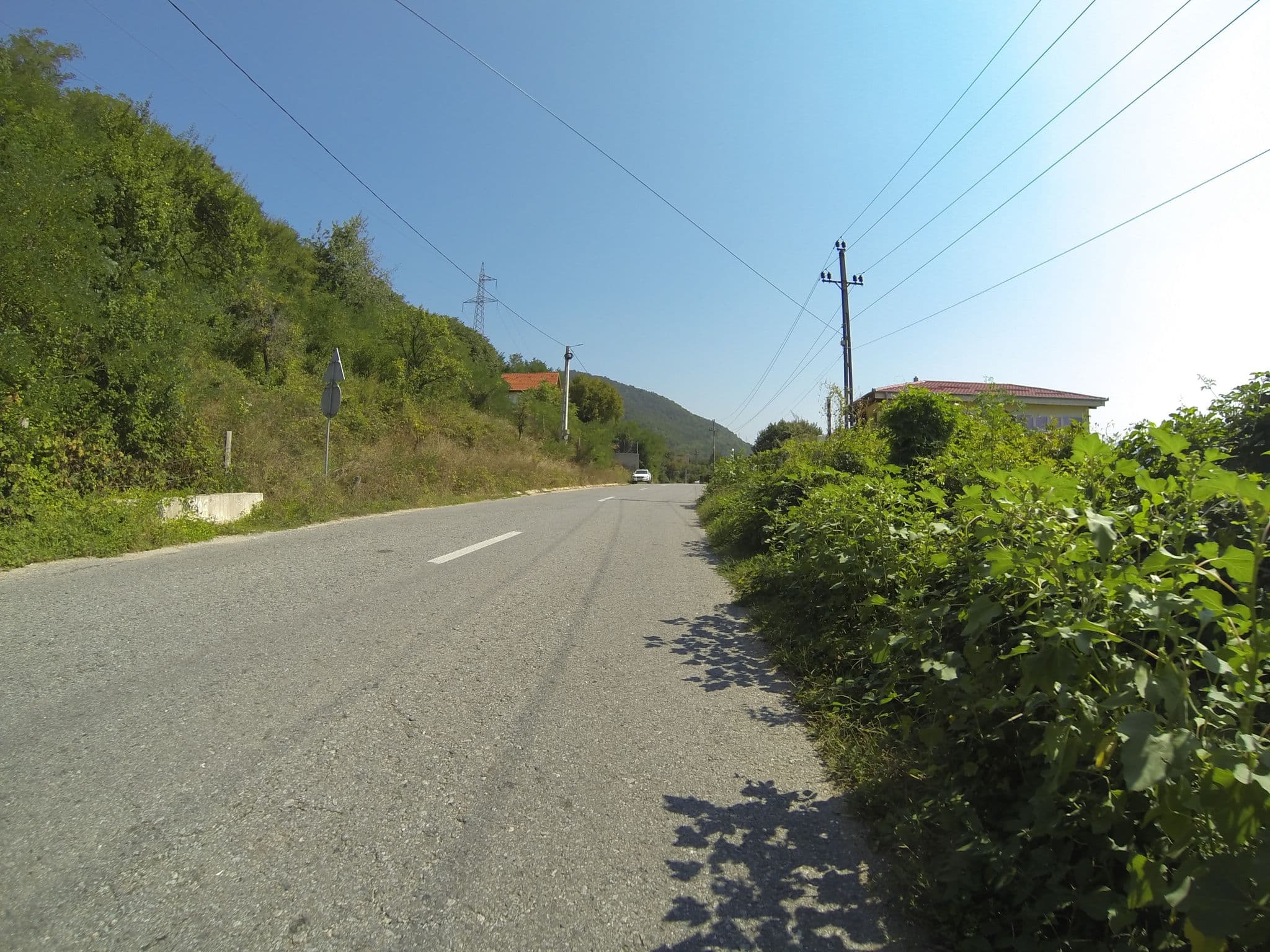 Street view near Casa Ana Serena, Eşelniţa — © deeeznuuuts (CC BY-SA · Mapillary)