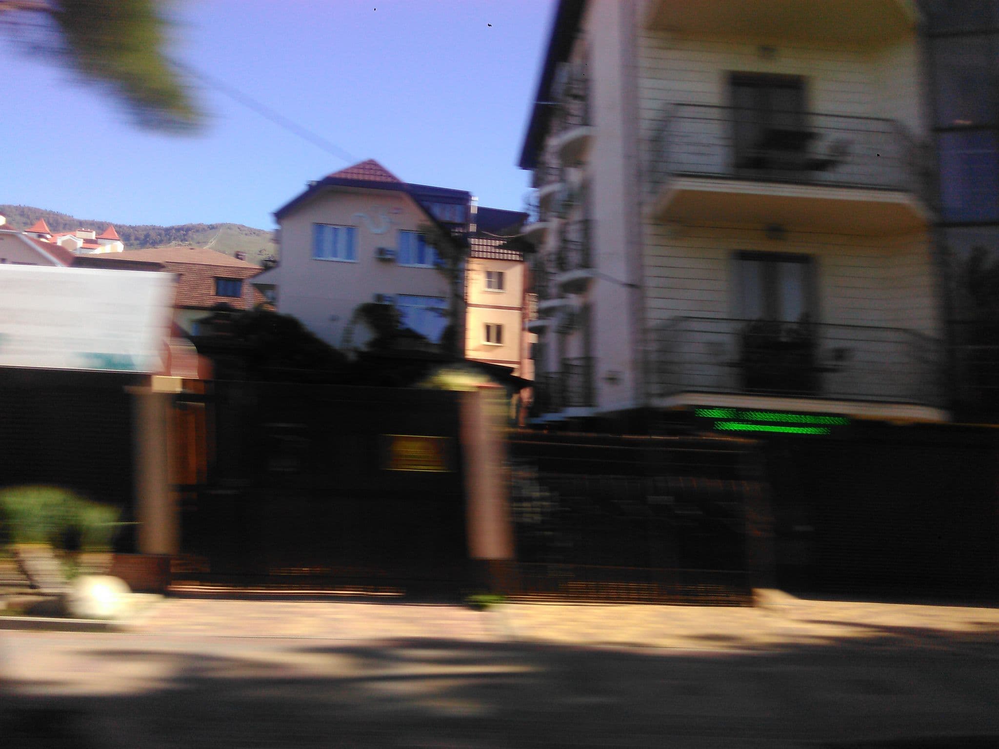 Street view near Akbal-Ahau Guesthouse, Gelendzhik — © wowik (CC BY-SA · Mapillary)
