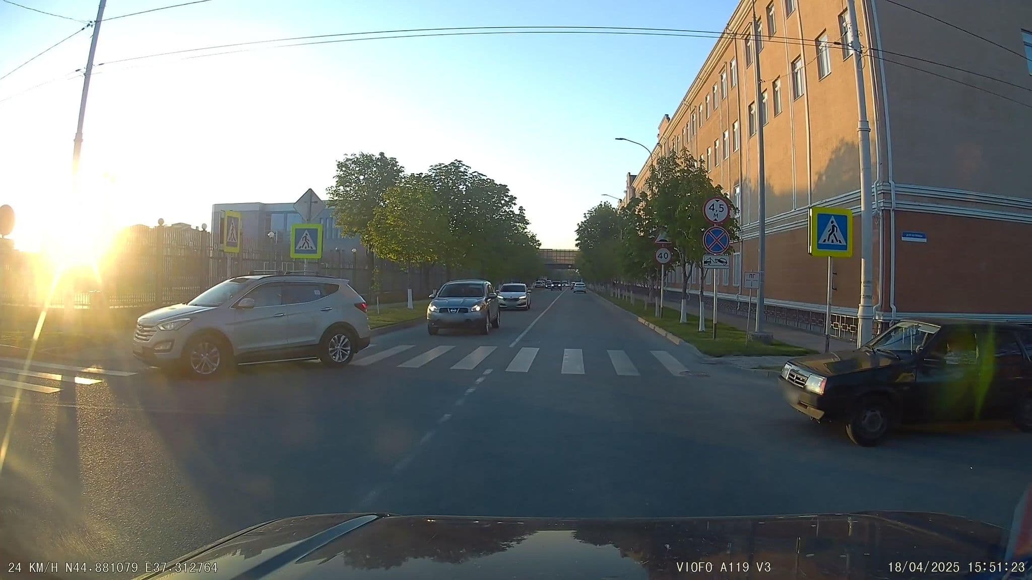 Street view near Мини-гостиница "Дилиф", Anapa — © azimuth (CC BY-SA · Mapillary)