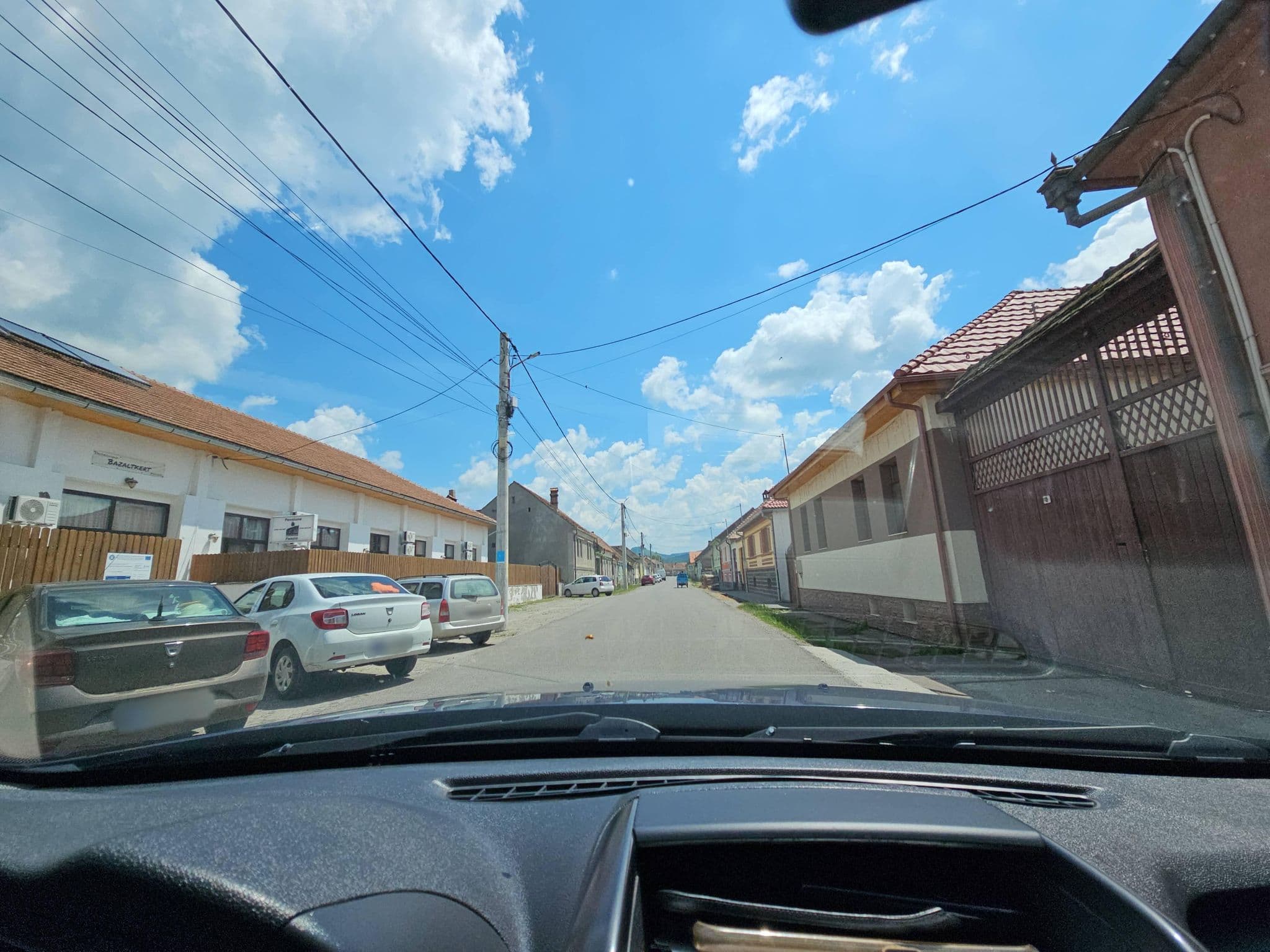 Street view near Pensiunea Bazaltkert, Racoș — © agamarcelnicolae (CC BY-SA · Mapillary)