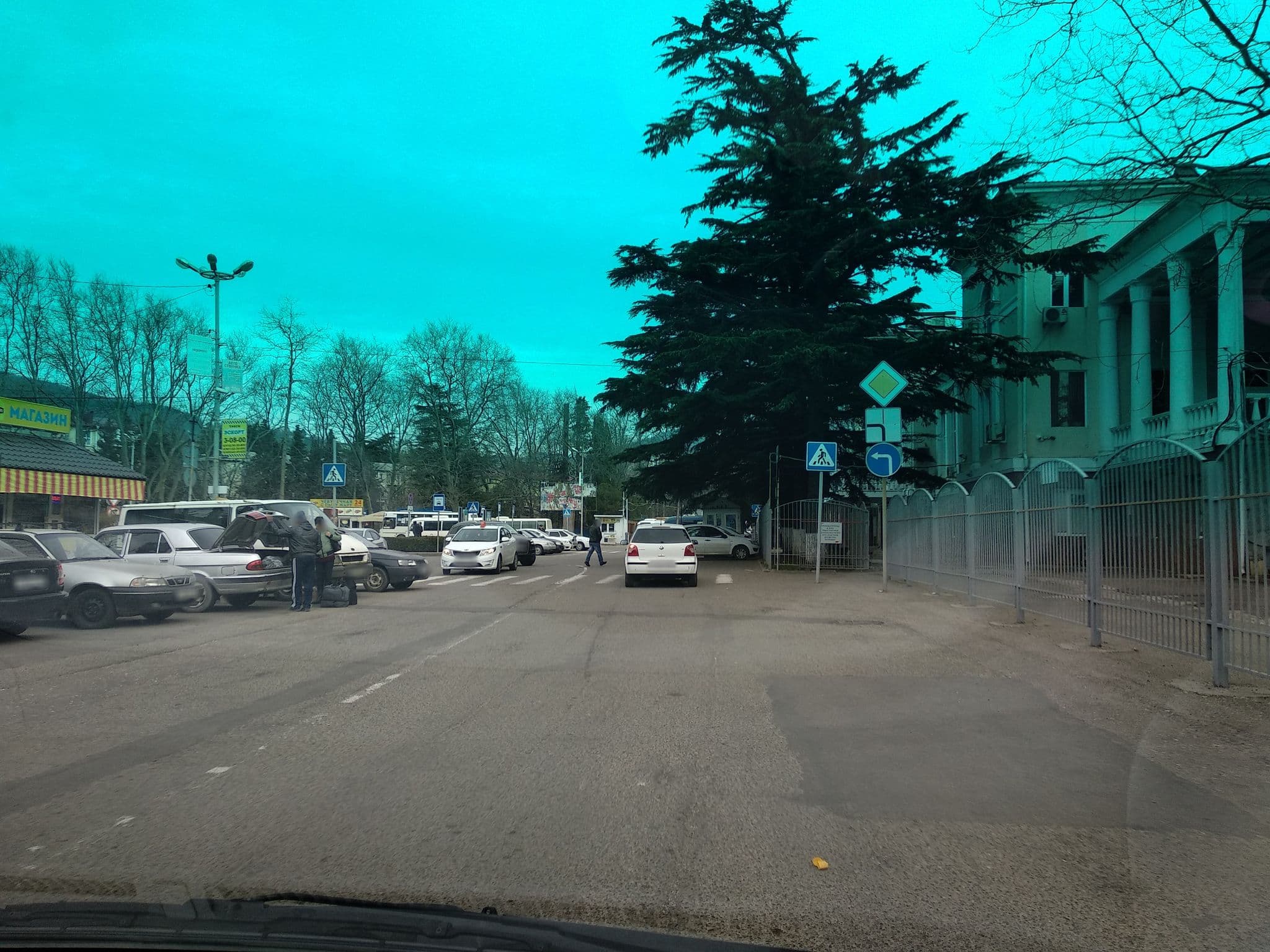 Street view near Гостиница «Туапсе», Tuapse — © bazich (CC BY-SA · Mapillary)