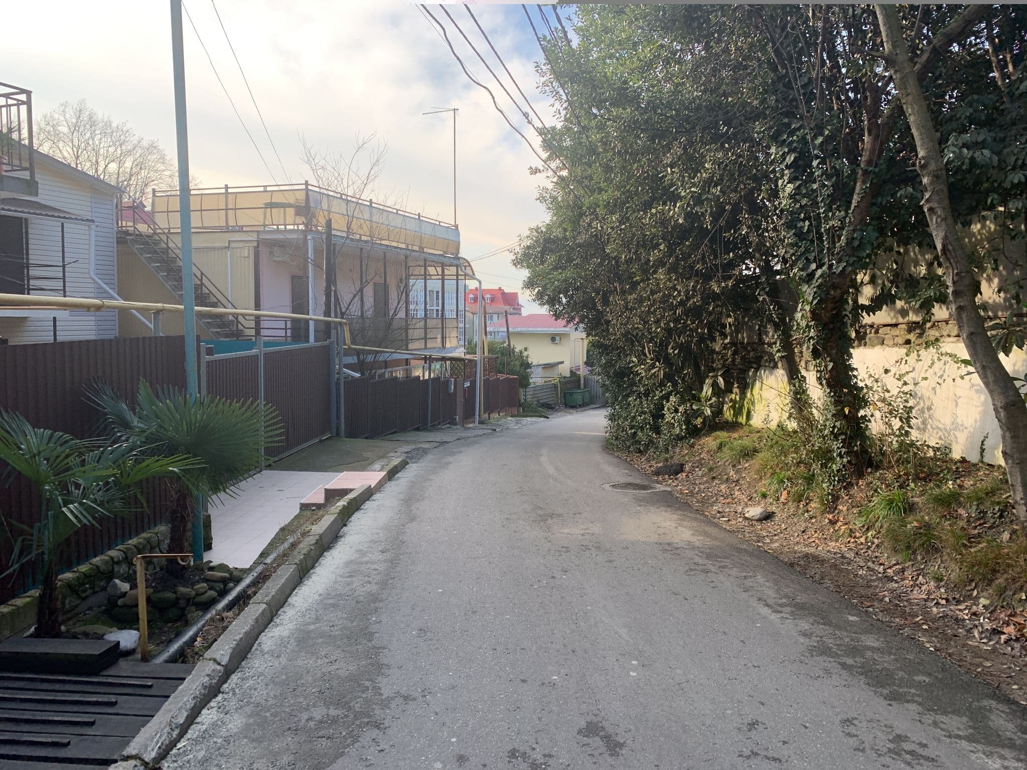 Street view near Зеленый Самшит, Lazarevskoye — © verylongdog (CC BY-SA · Mapillary)