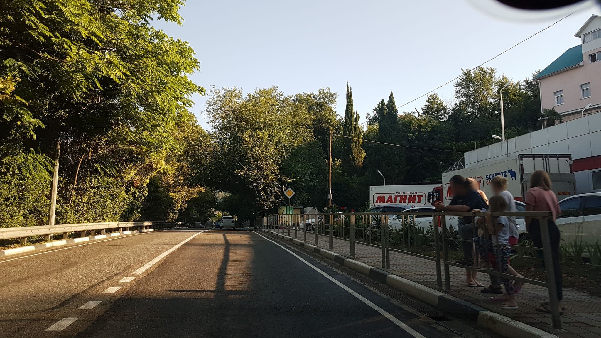 Street view near Гостевой дом "Панорама", Gornoye Loo — © teddy73 (CC BY-SA · Mapillary)