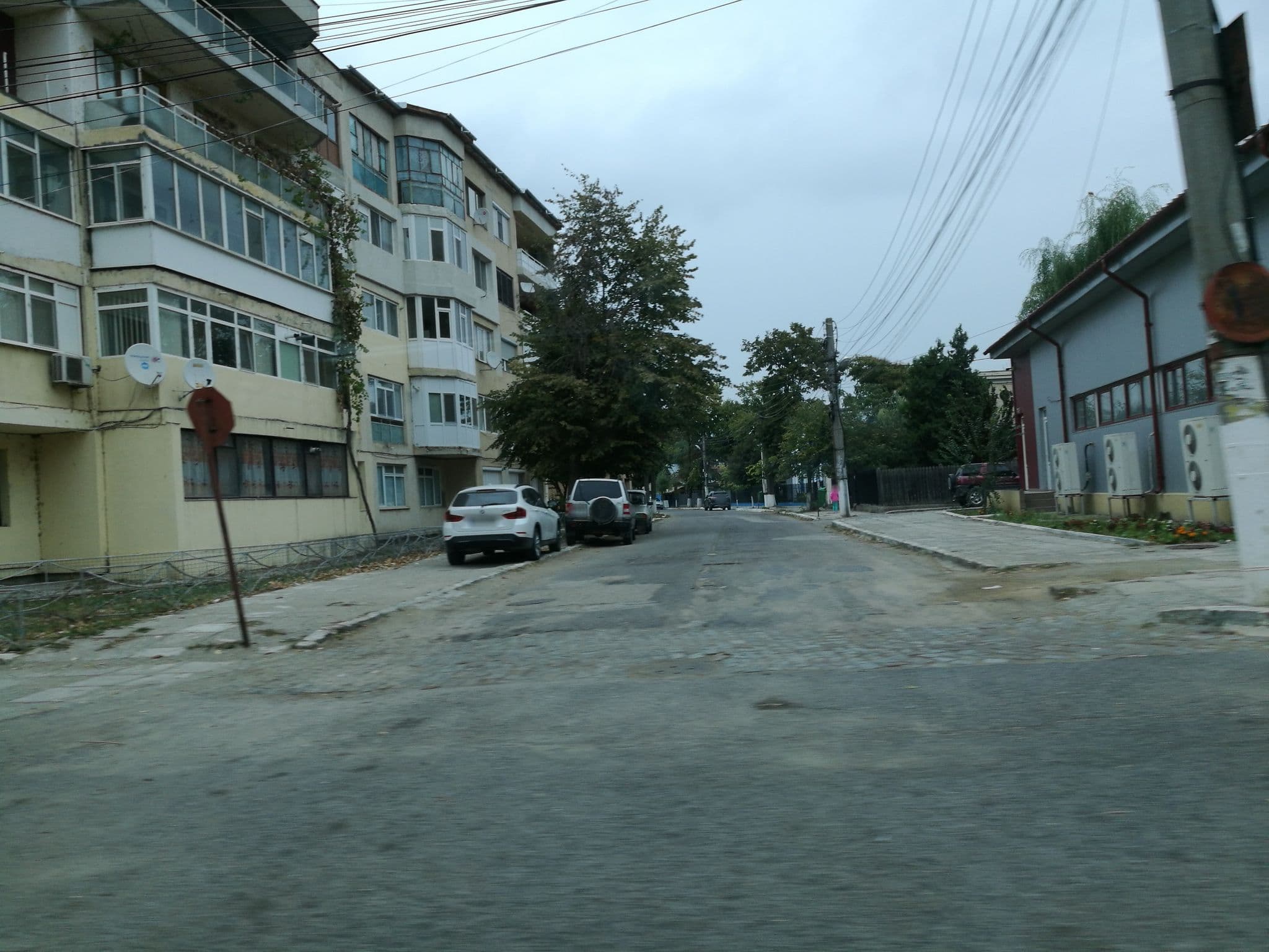 Street view near Bloc 20, Sc A, Măcin — © rsandu (CC BY-SA · Mapillary)