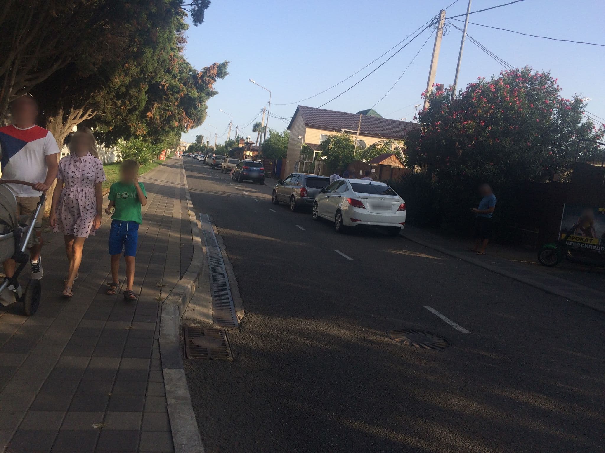 Street view near корпус Токио, Sirius — © rakven (CC BY-SA · Mapillary)