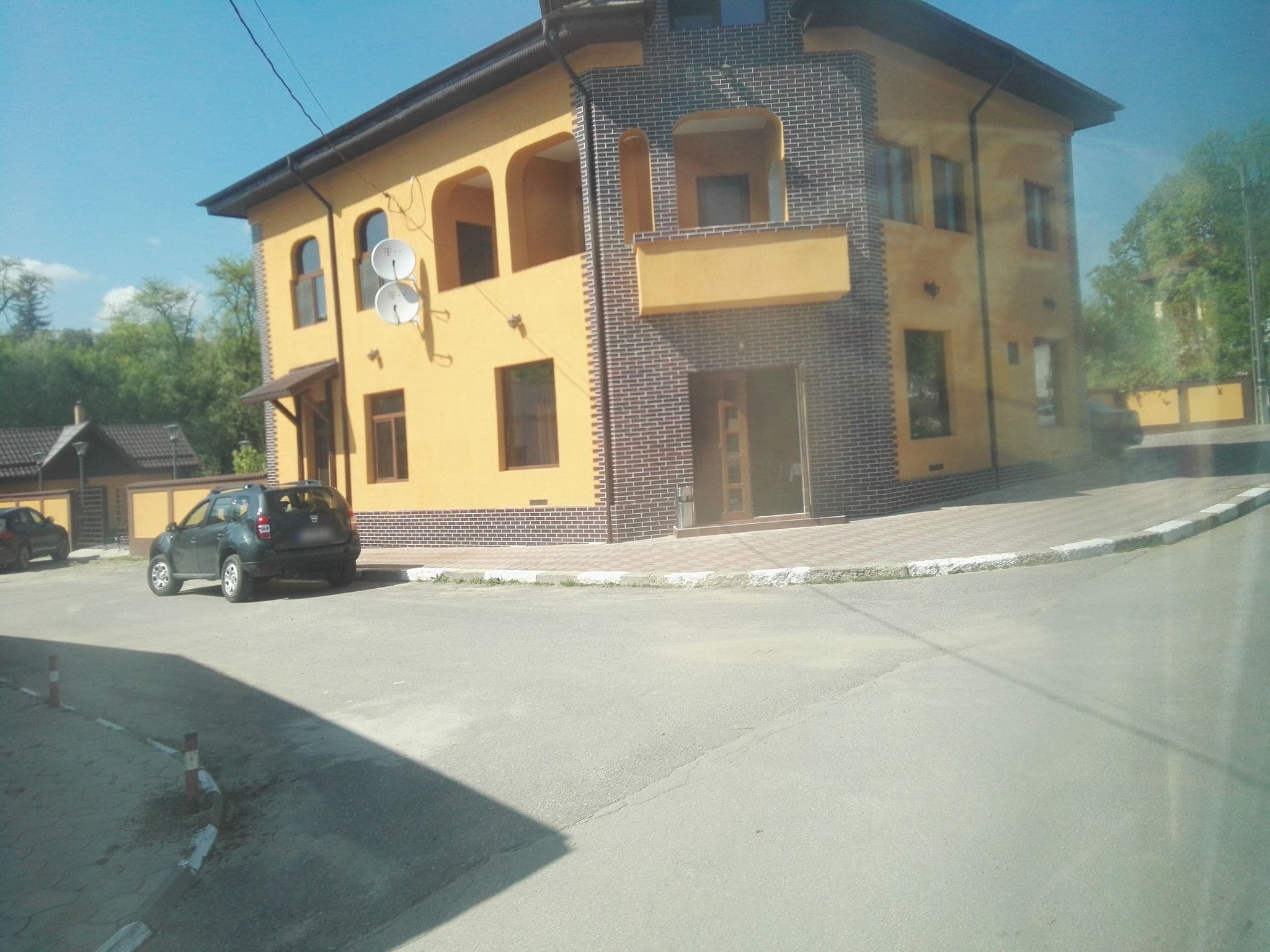 Street view near Casa Cristian, Groșani — © razor74 (CC BY-SA · Mapillary)