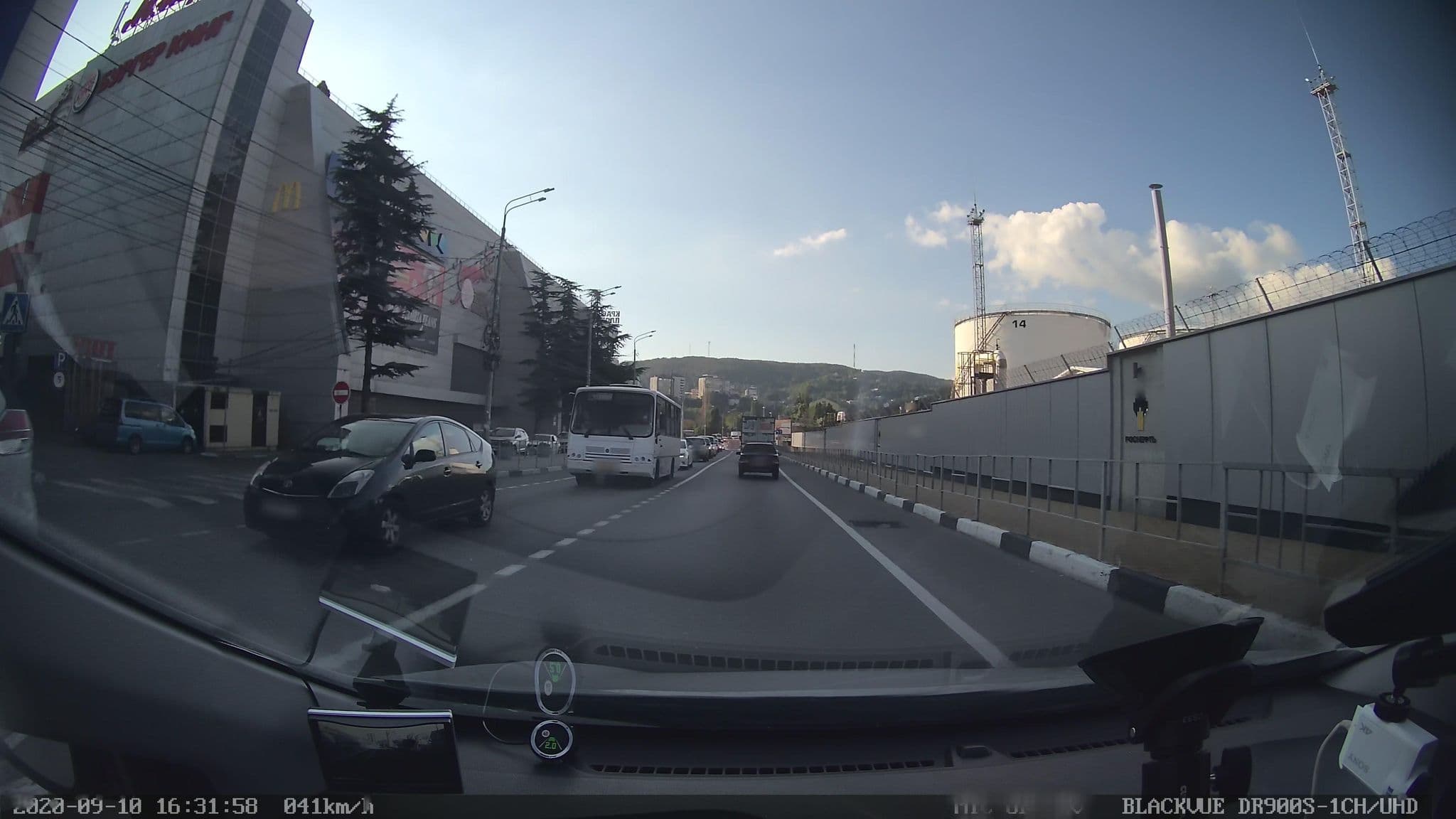 Street view near ViktoriA hotel, Tuapse — © petunder (CC BY-SA · Mapillary)