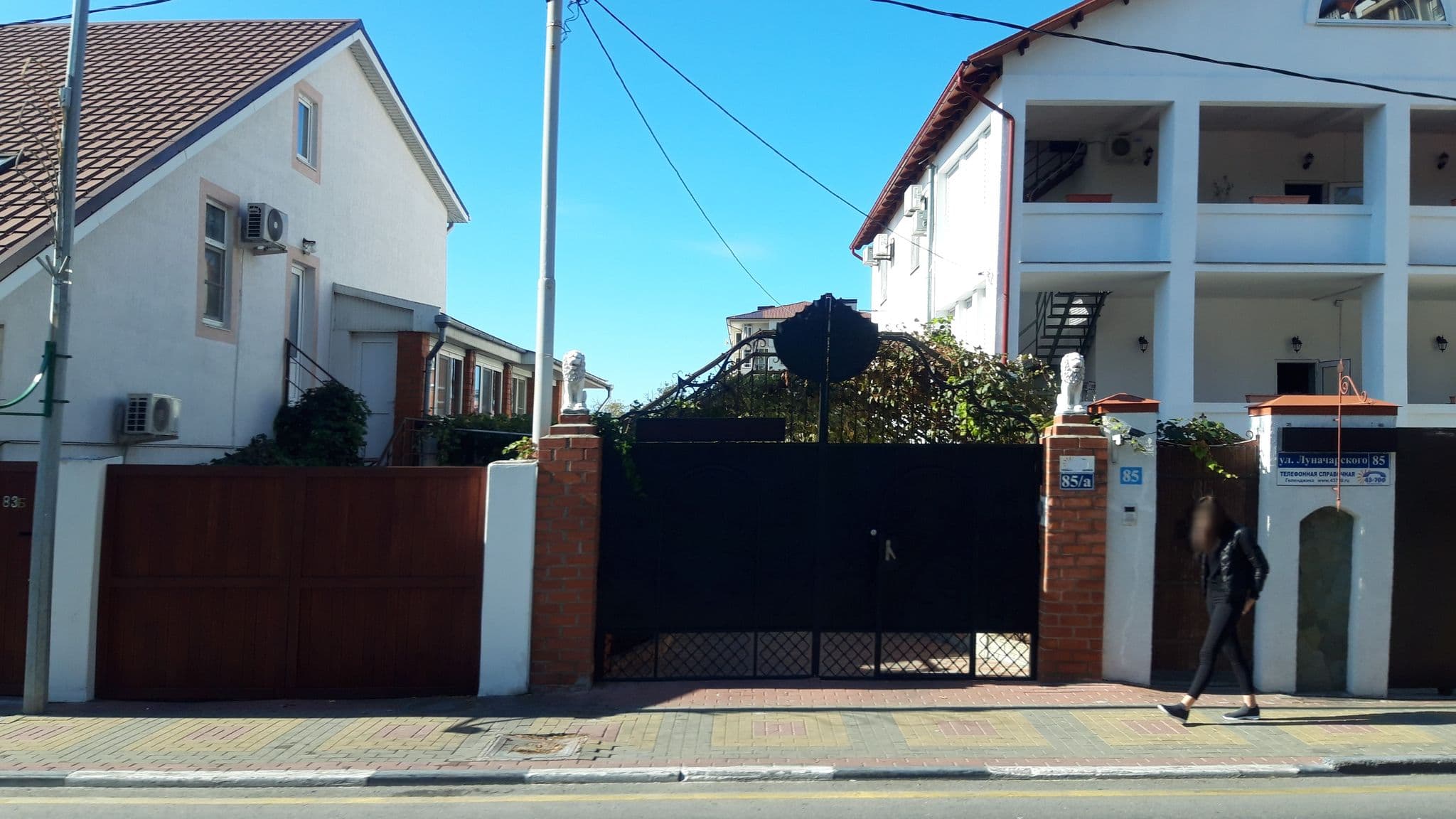 Street view near Гостевой Дом Розмарин, Gelendzhik — © wowik (CC BY-SA · Mapillary)
