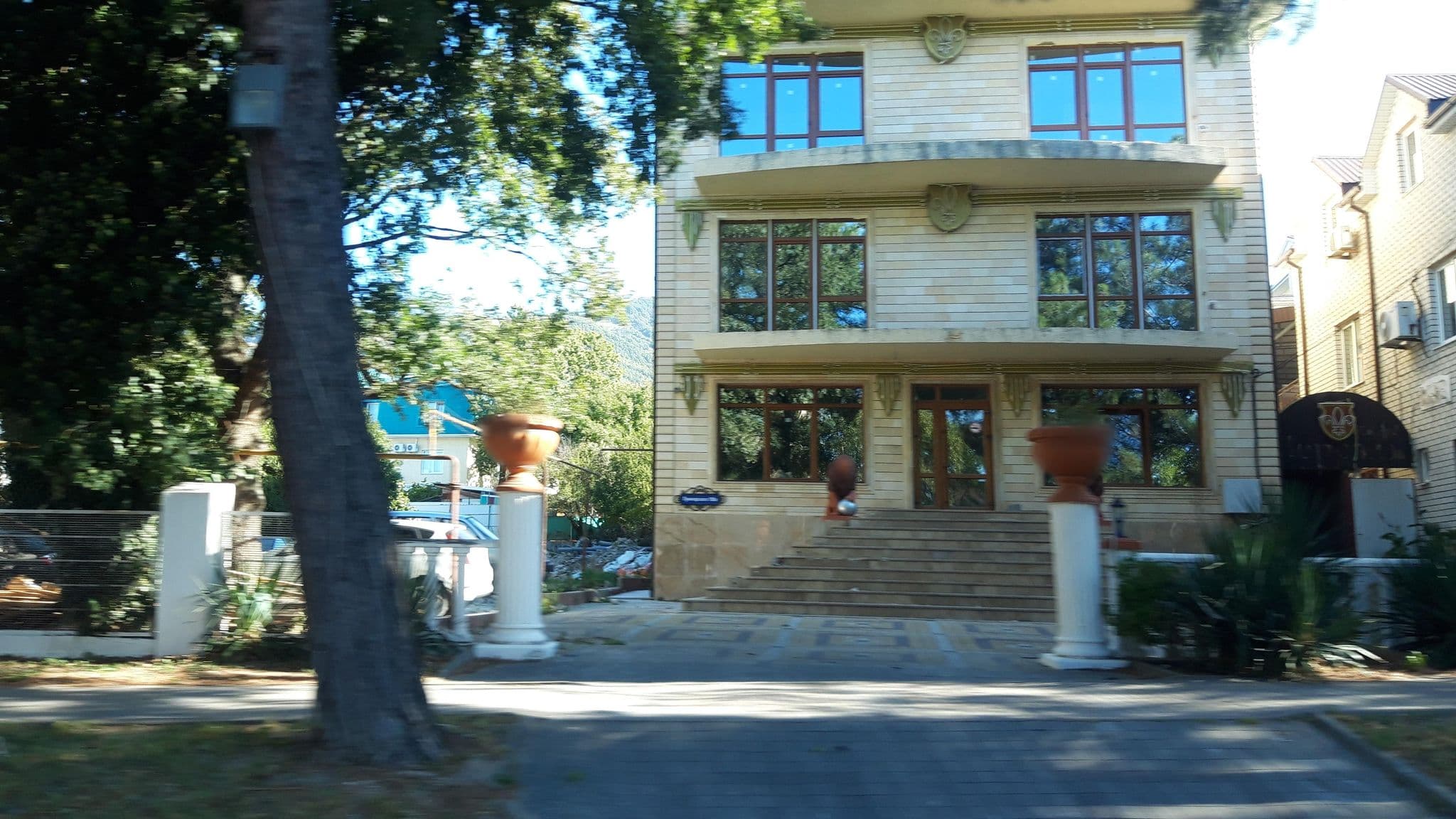 Street view near Дарья, Gelendzhik — © wowik (CC BY-SA · Mapillary)