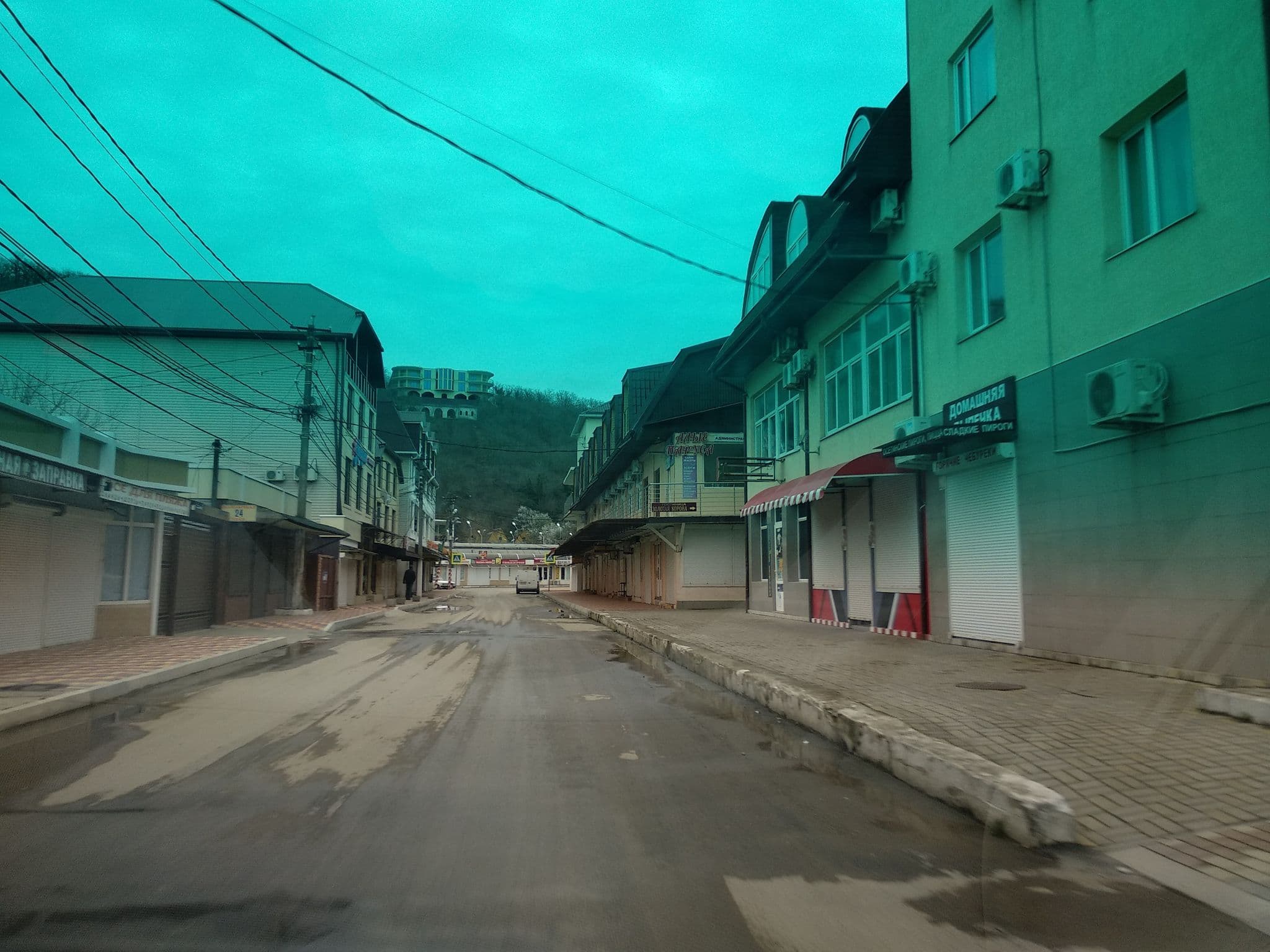 Street view near Гостиница Посейдон, Novomikhaylovskiy — © bazich (CC BY-SA · Mapillary)