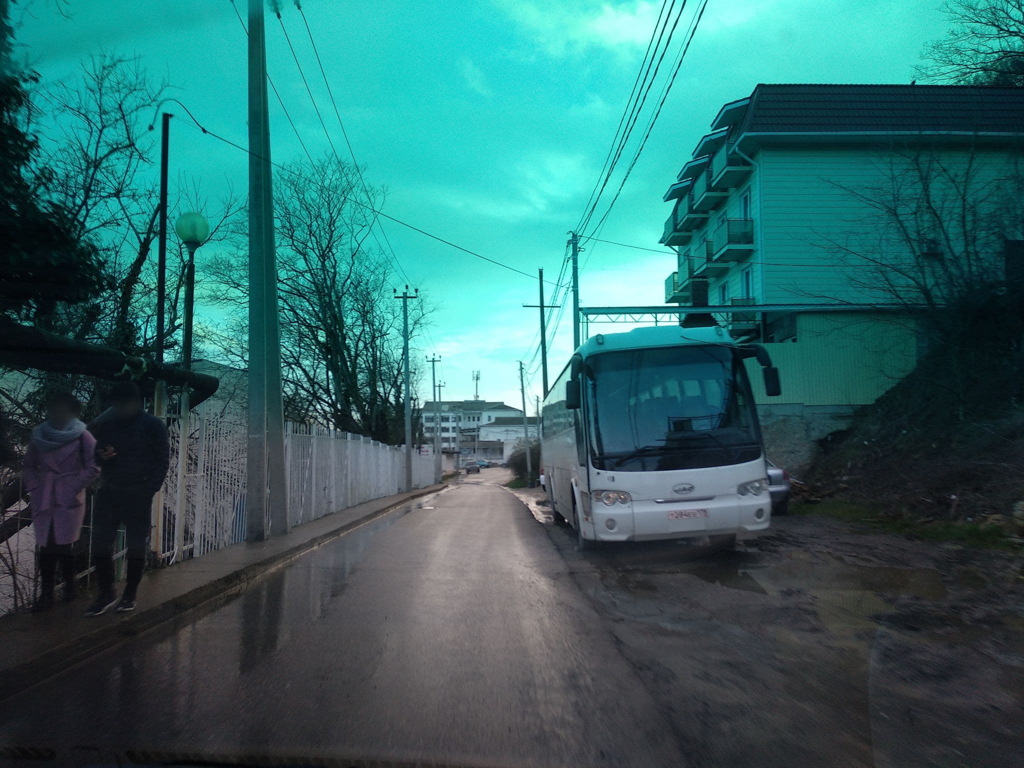 Street view near Виктория (Villa Park), Novomikhaylovskiy — © bazich (CC BY-SA · Mapillary)