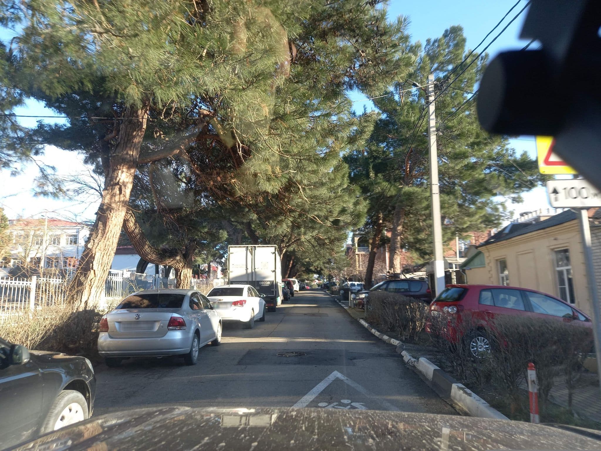 Street view near Толстого 26, Gelendzhik — © azimuth (CC BY-SA · Mapillary)