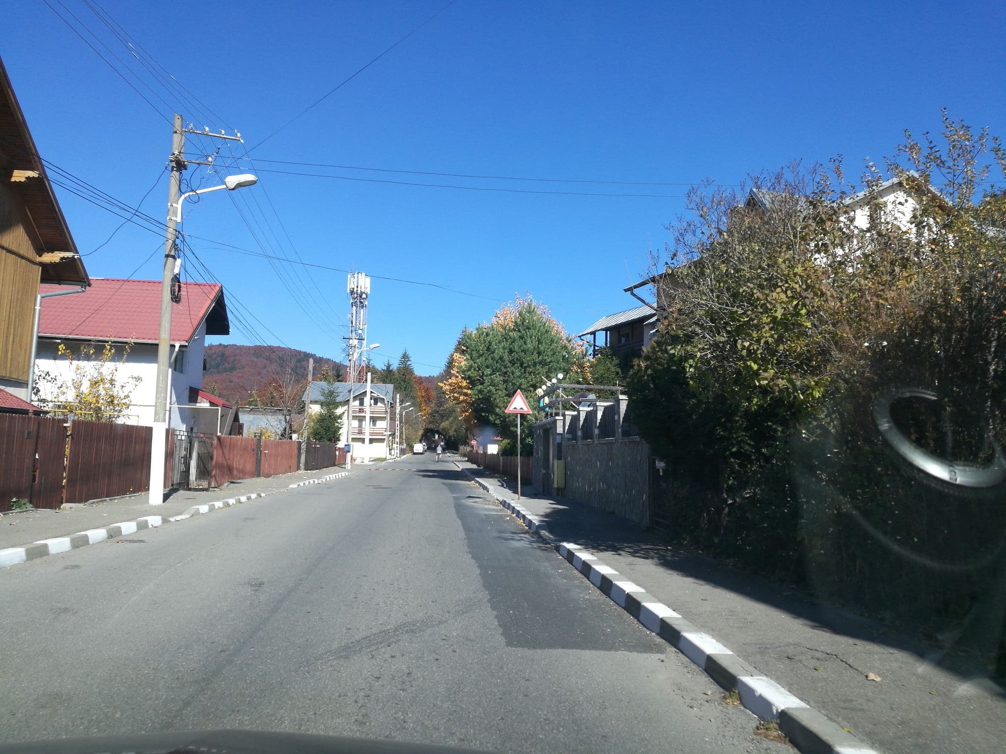 Street view near The Bear House, Buşteni