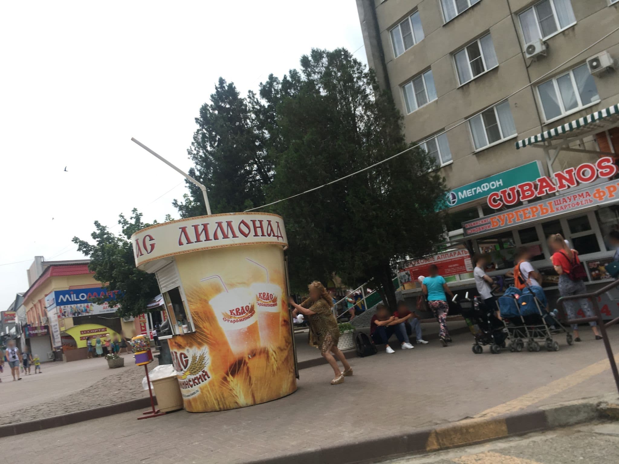 Street view near гостиница Ейск, Yeysk — © zotova_mari (CC BY-SA · Mapillary)