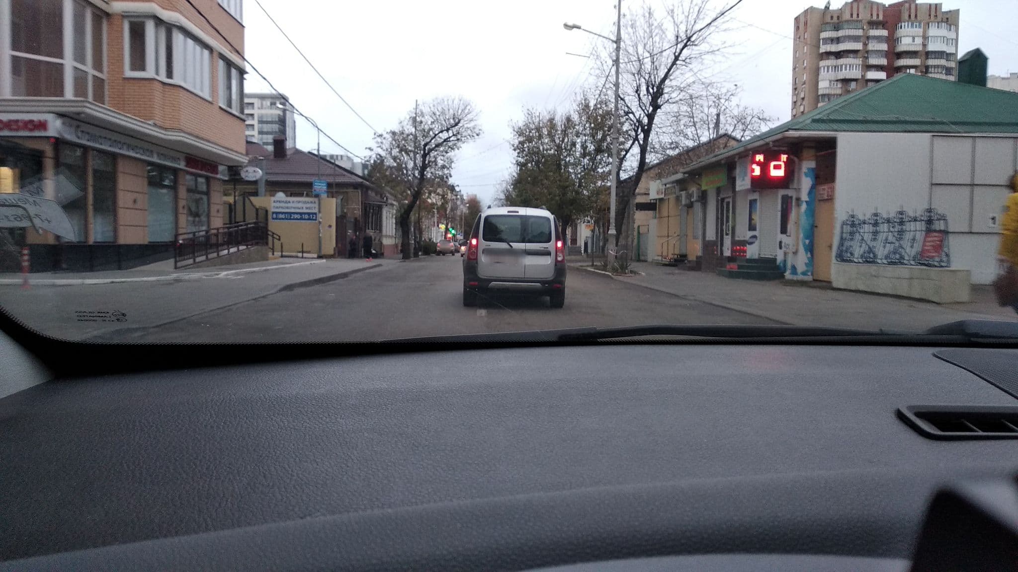 Street view near В Двух Шагах от Старого центра, Krasnodar — © vanmhit (CC BY-SA · Mapillary)
