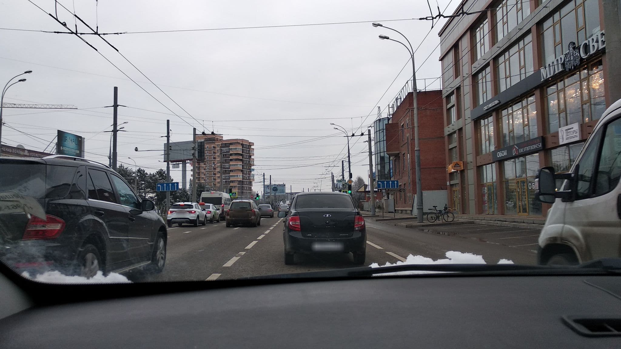 Street view near Гостиница Форум, Krasnodar — © vanmhit (CC BY-SA · Mapillary)