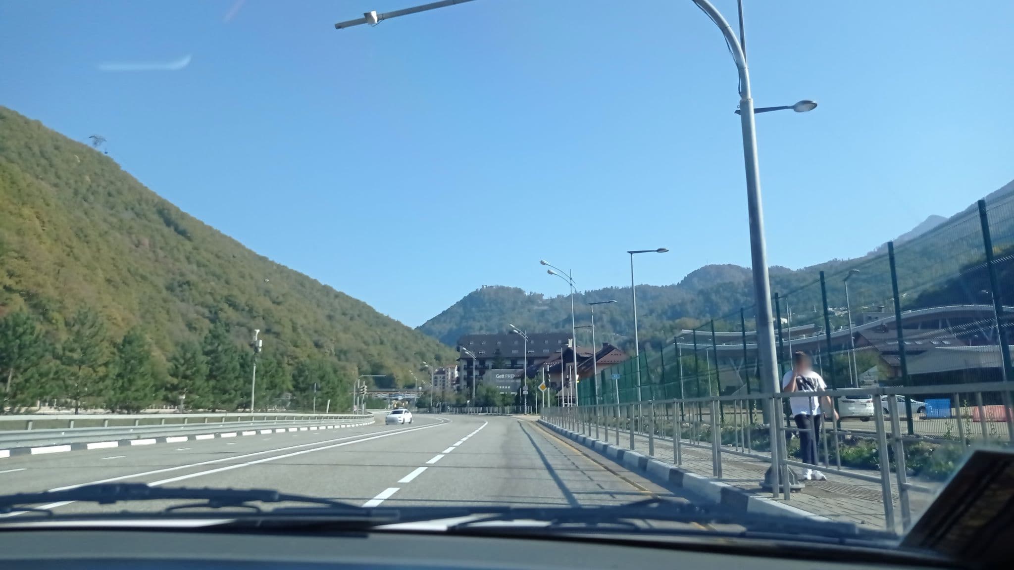 Street view near Melodiya Gor hotel, Vysokoye — © petunder (CC BY-SA · Mapillary)